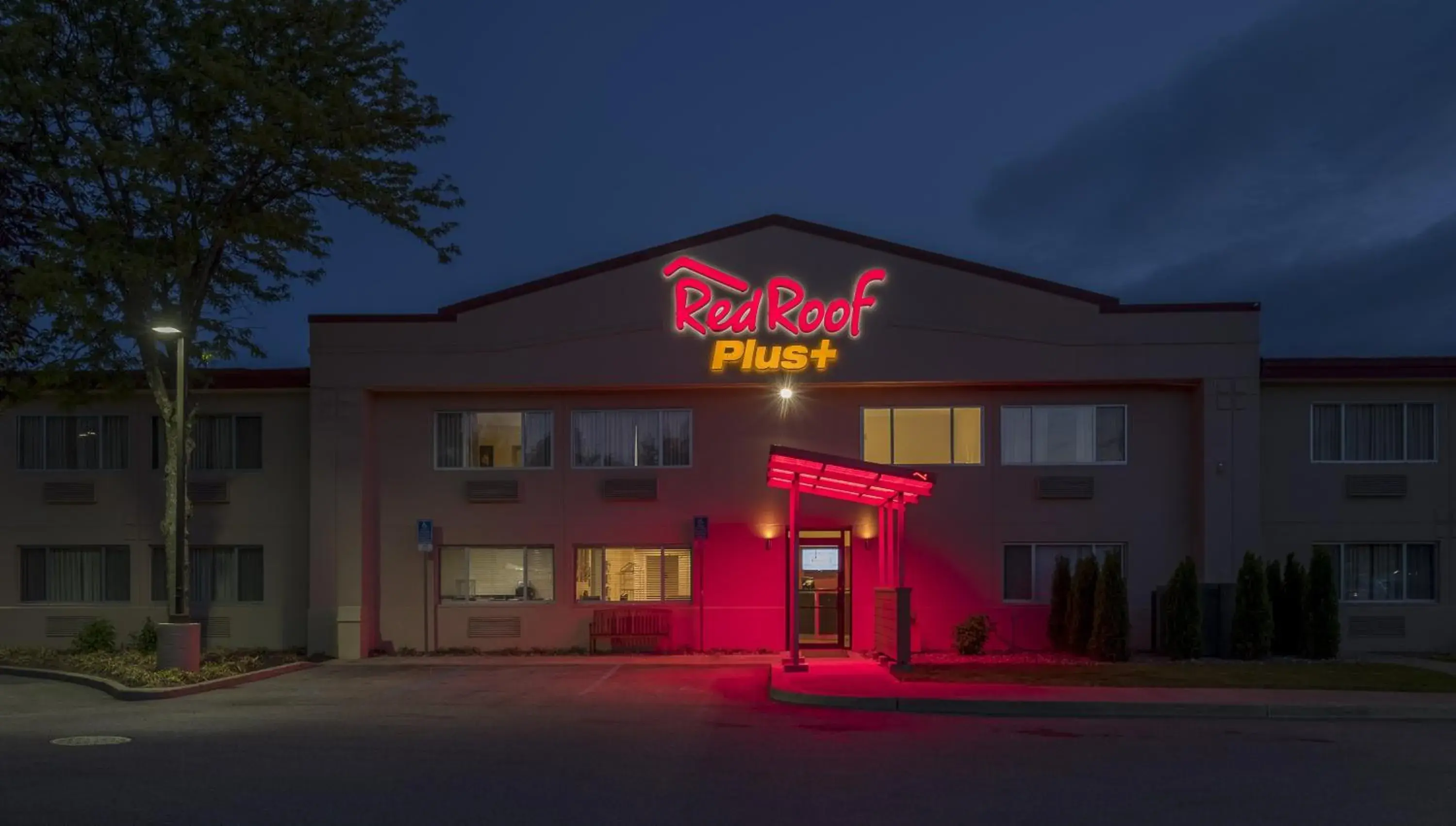 Property building in Red Roof Inn PLUS+ Poughkeepsie Property building in Red Roof Inn PLUS+ Poughkeepsie