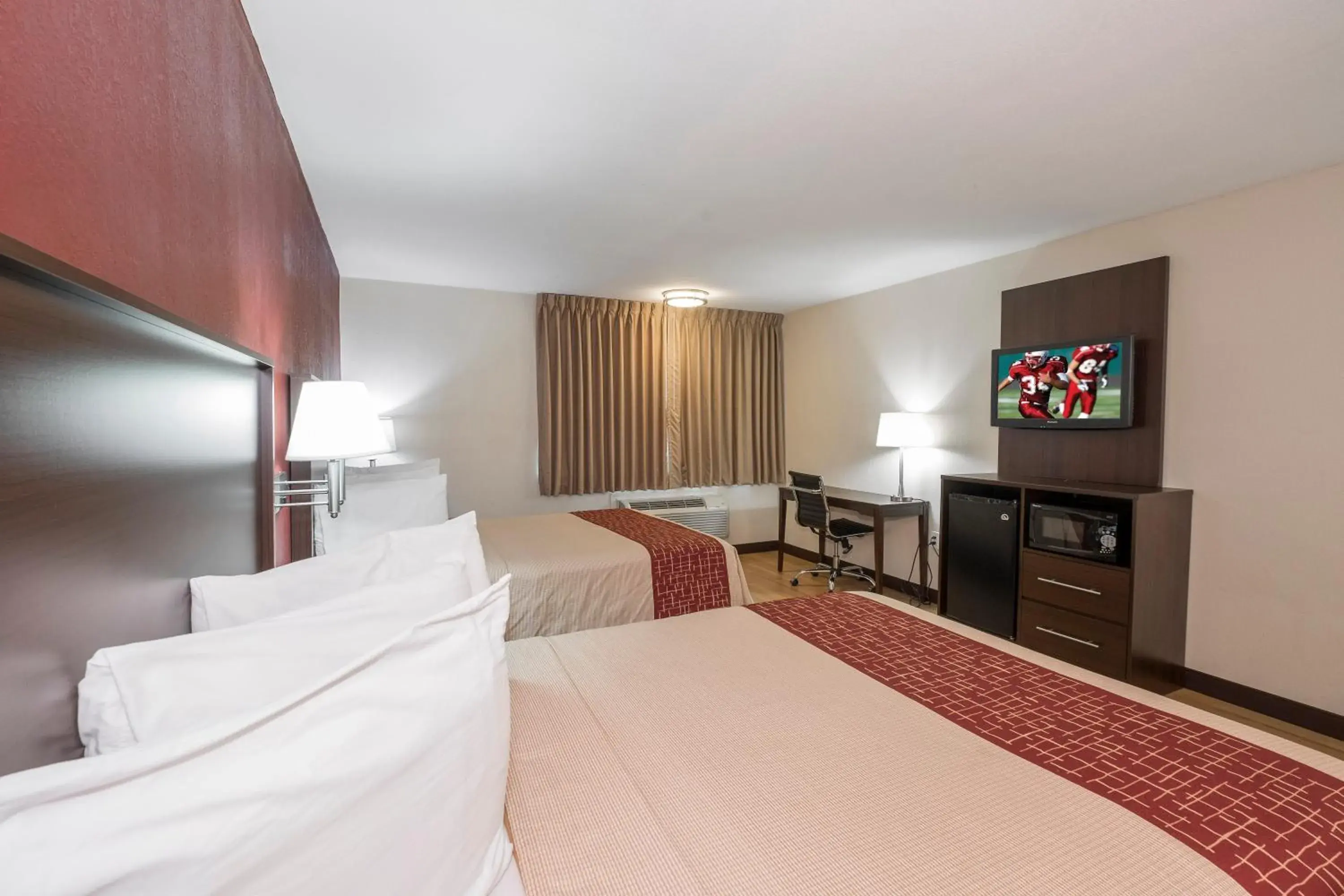 Photo of the whole room, Bed in Red Roof Inn PLUS+ Poughkeepsie Photo of the whole room, Bed in Red Roof Inn PLUS+ Poughkeepsie