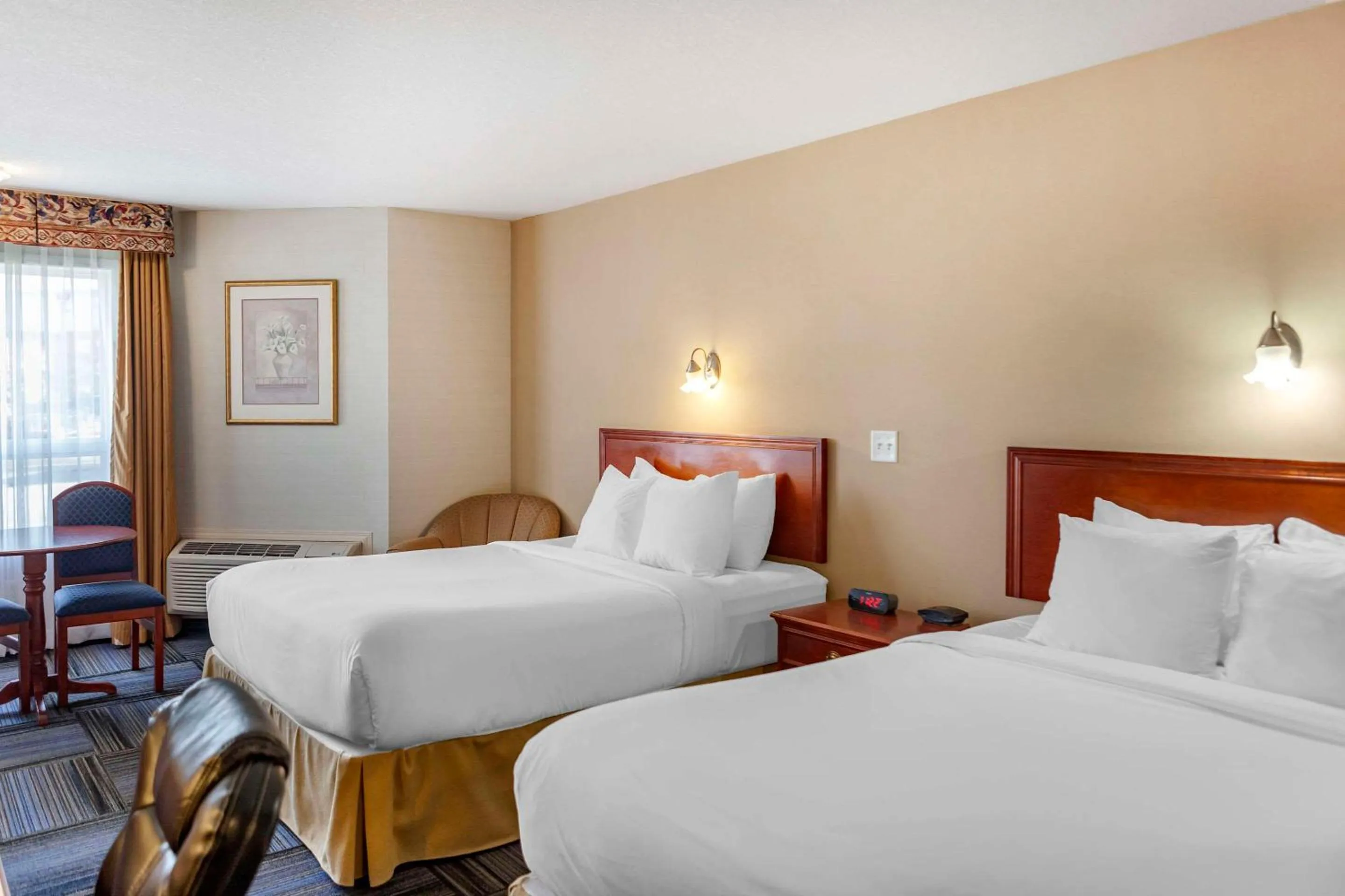 Bedroom, Bed in Quality Inn & Suites Edmonton International Airport