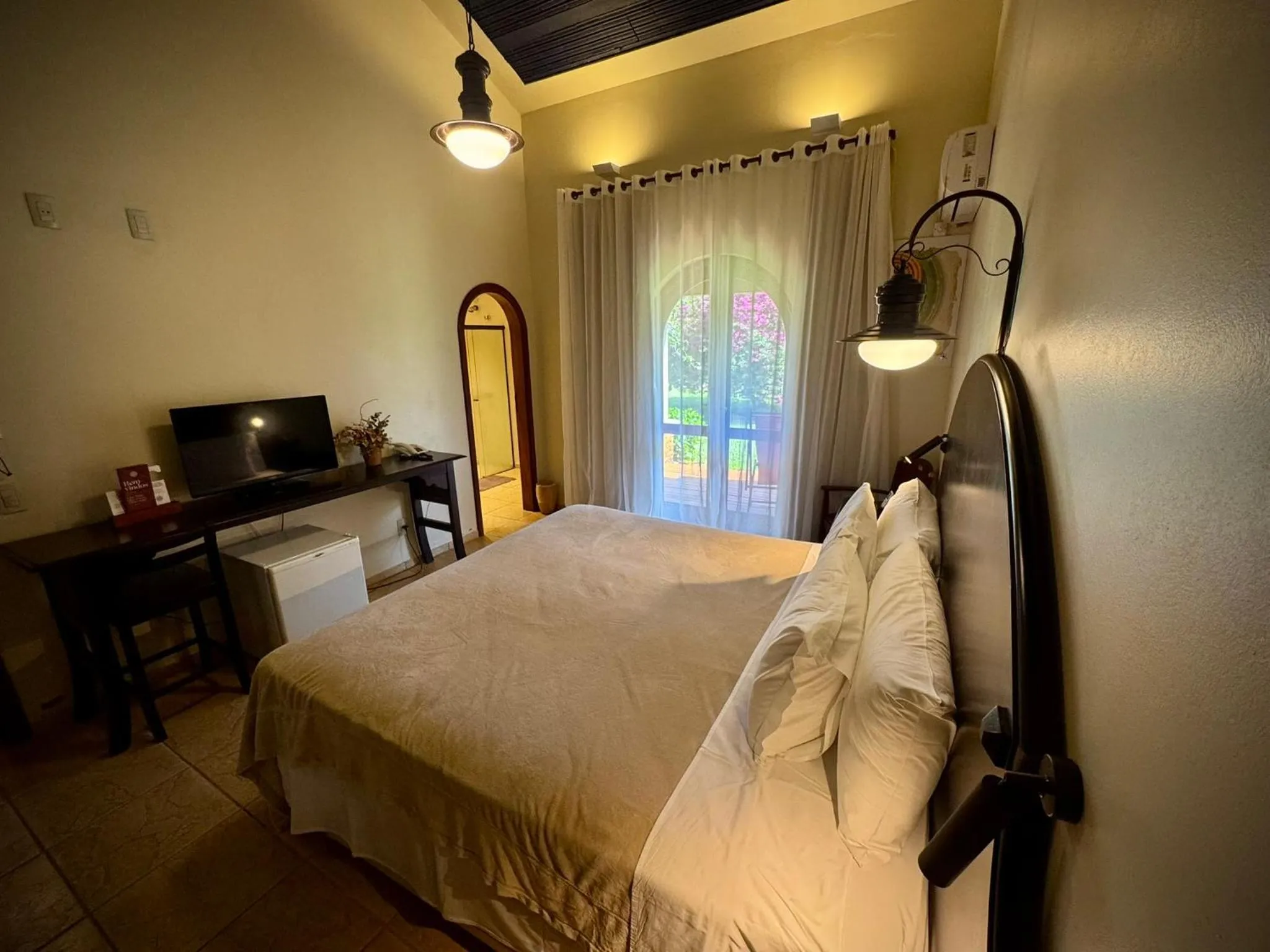 Photo of the whole room, Bed in Tenondé Park Hotel