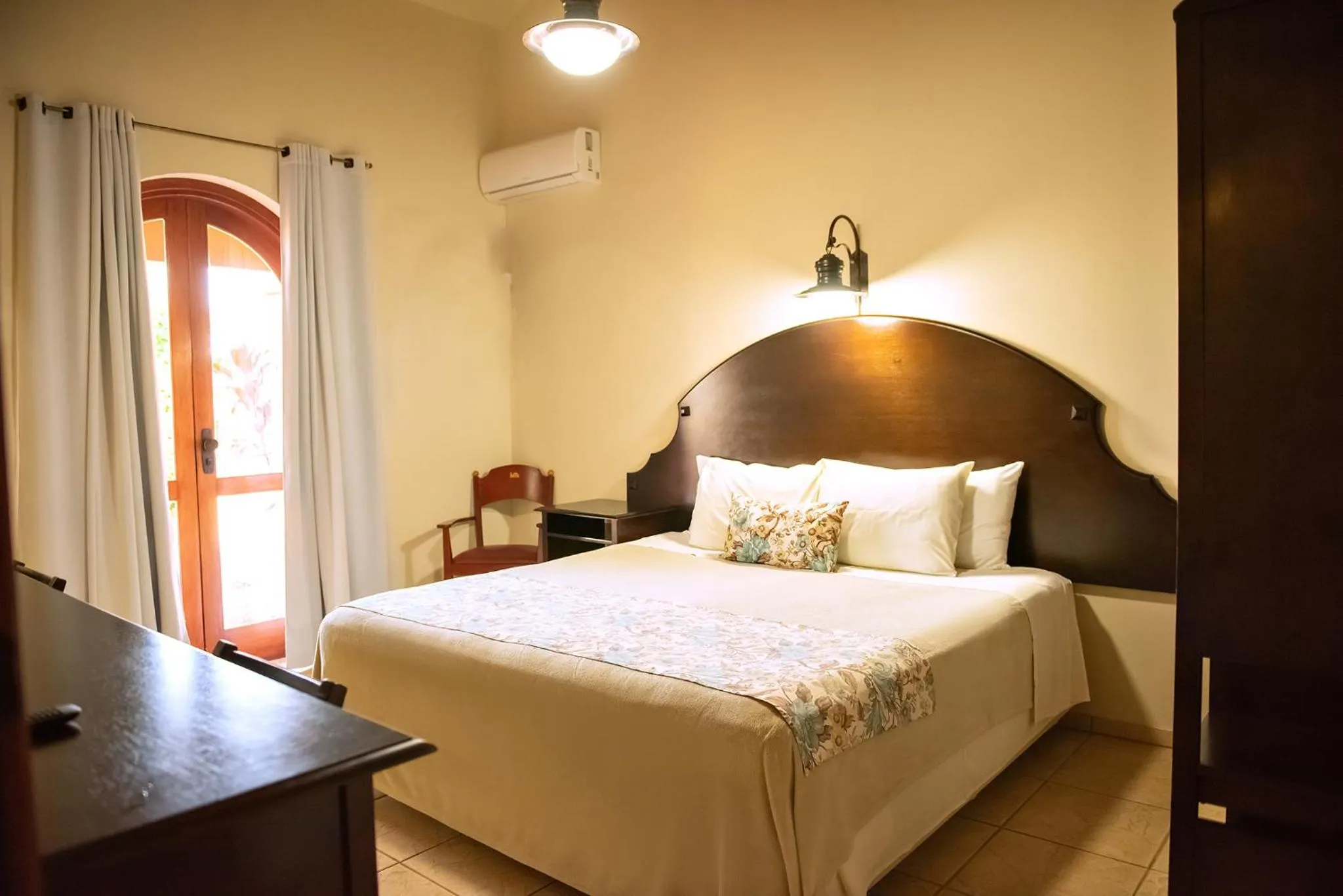 Photo of the whole room, Bed in Tenondé Park Hotel