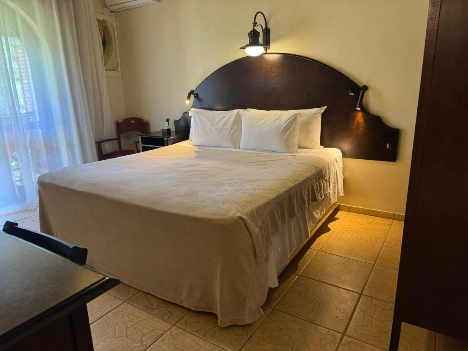 Bed in Tenondé Park Hotel