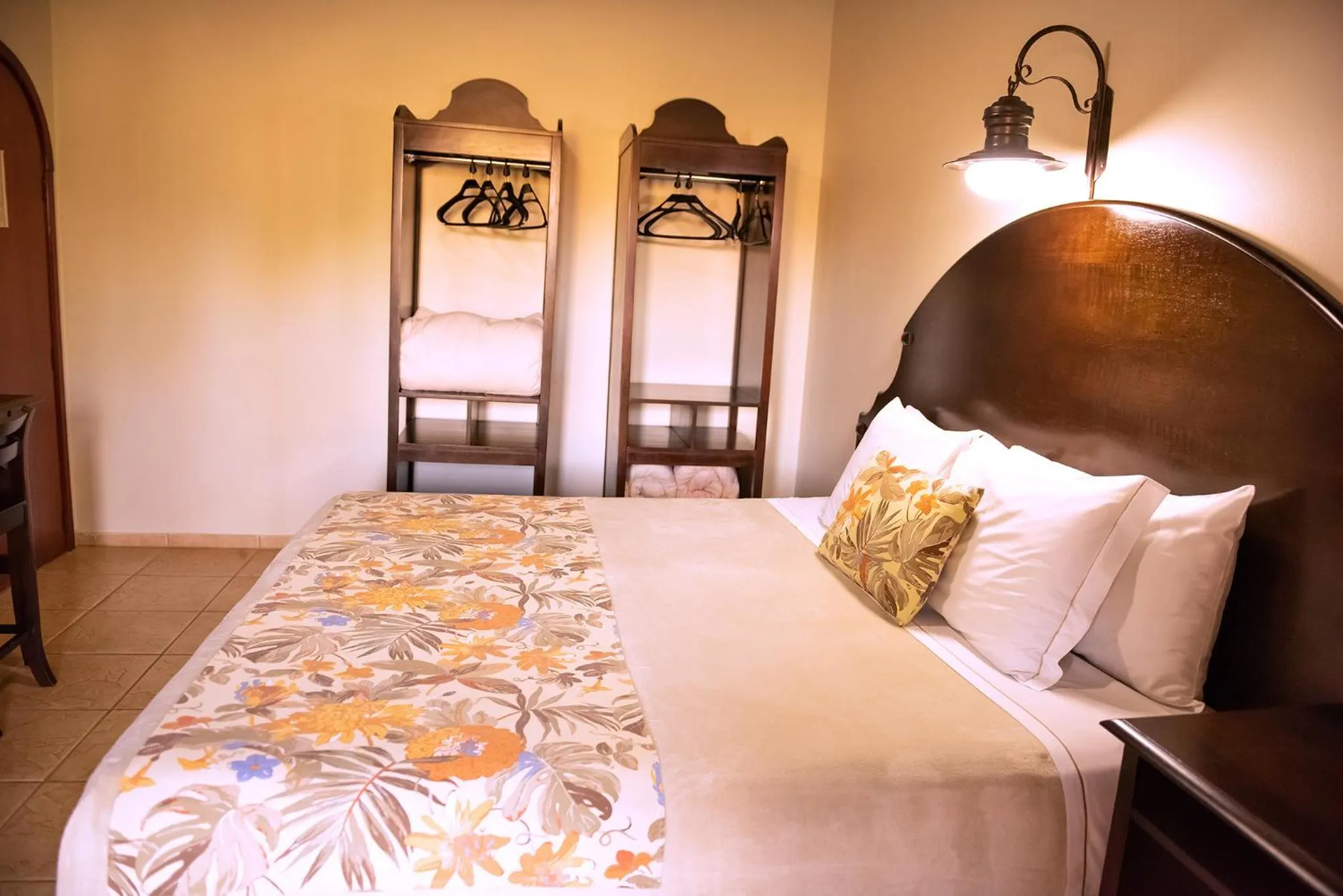 Bed in Tenondé Park Hotel