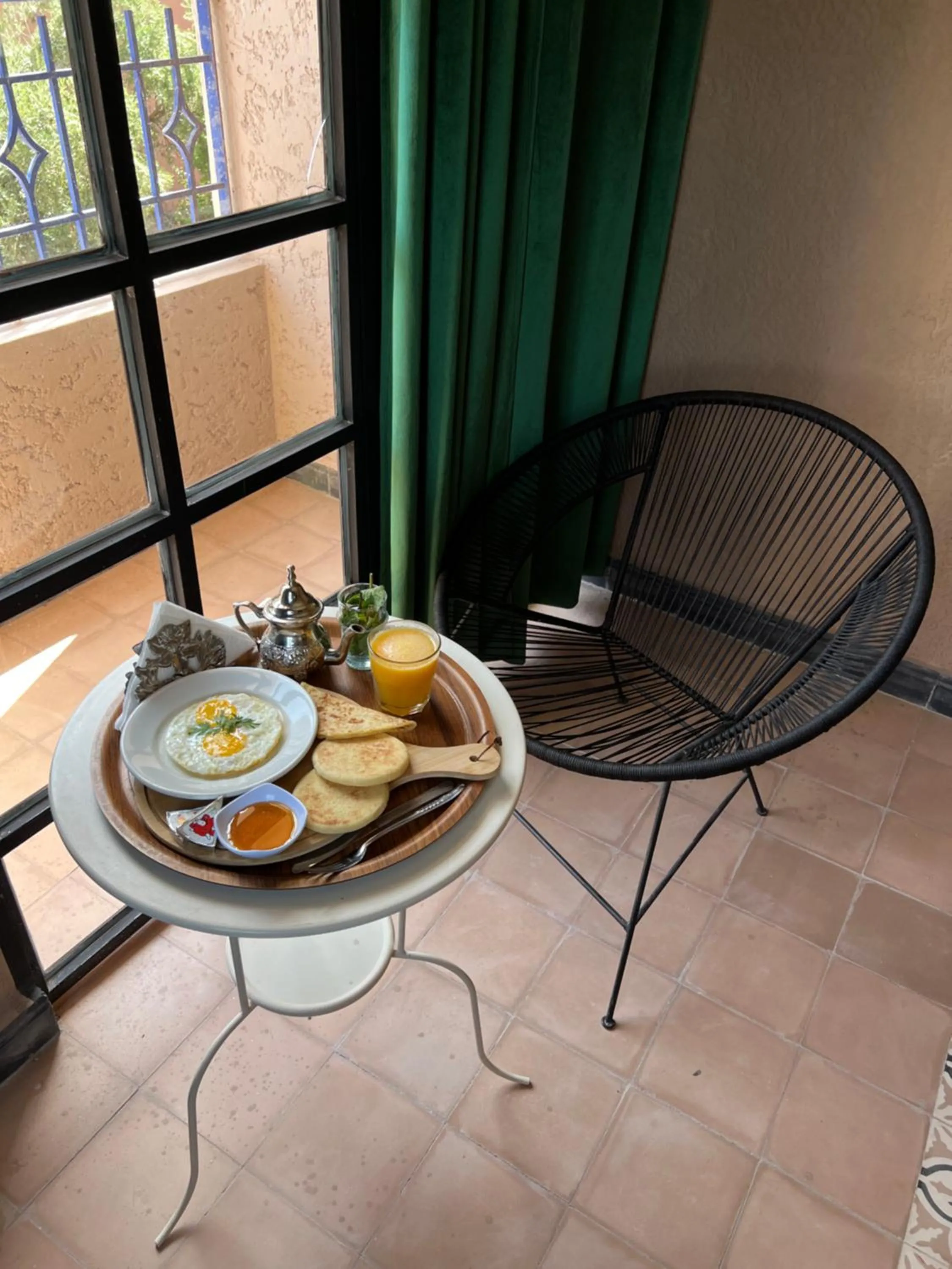 Breakfast in Tazart Lodge