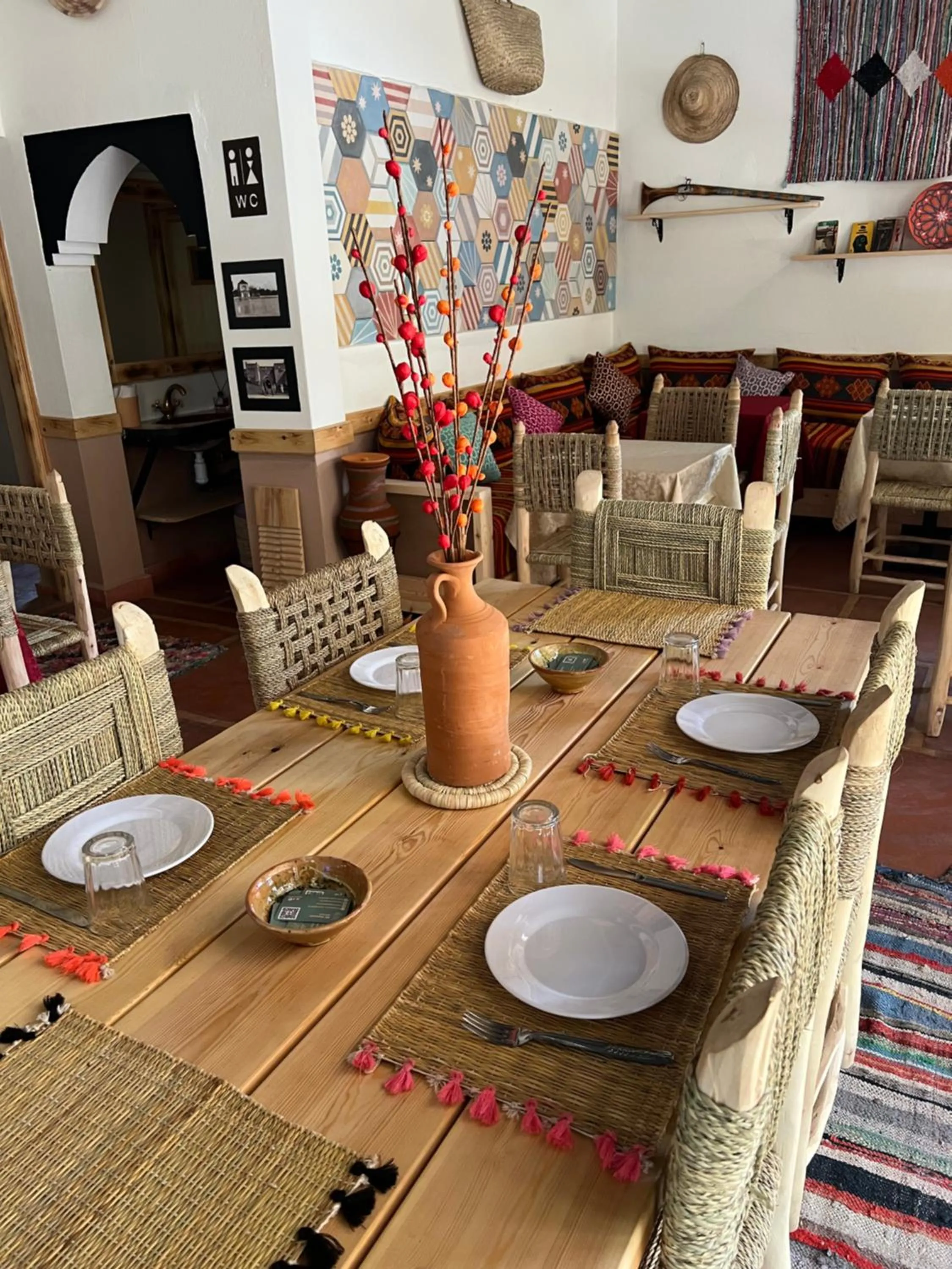 Restaurant/places to eat in Tazart Lodge