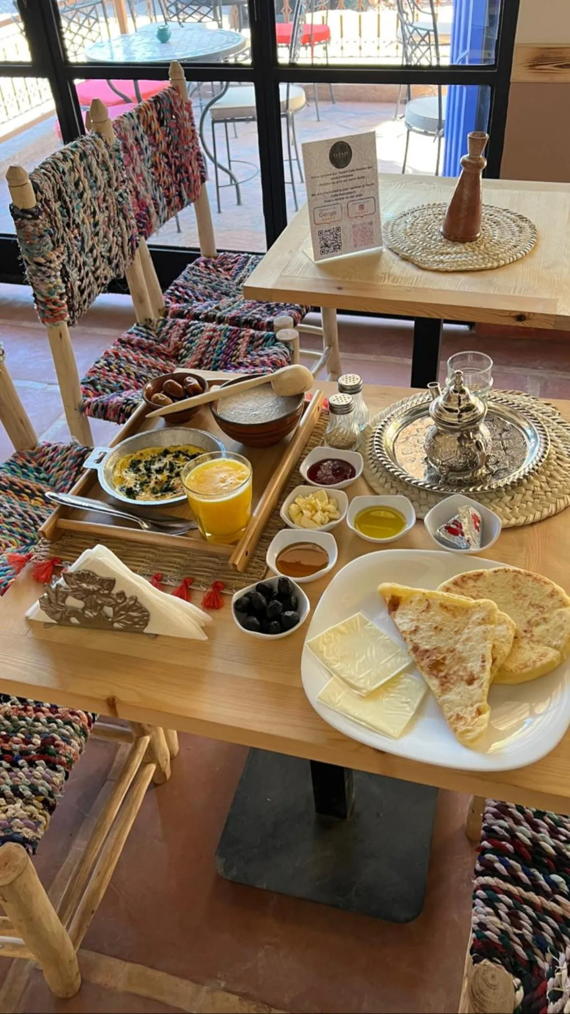 Breakfast in Tazart Lodge