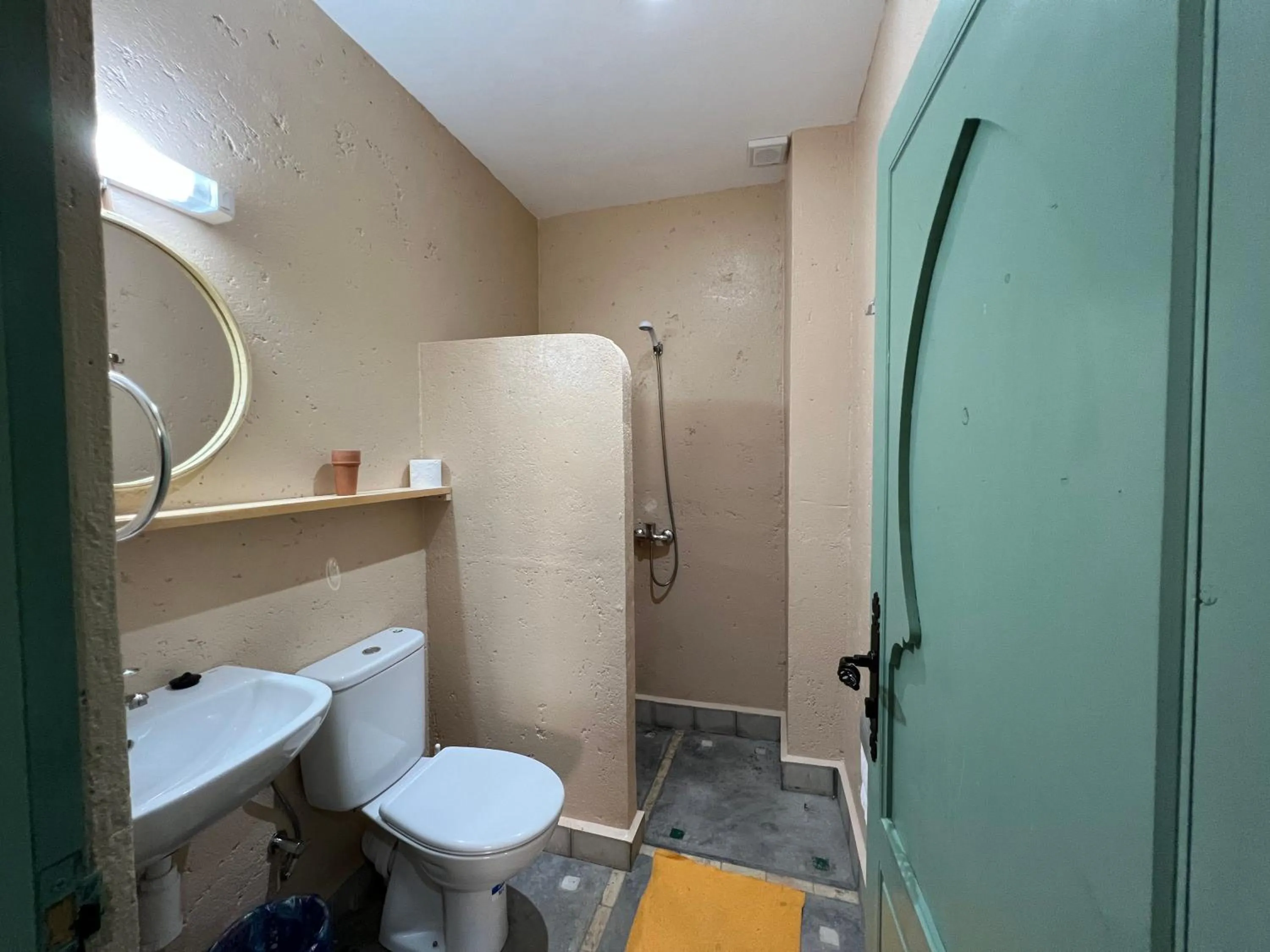 Shower in Tazart Lodge