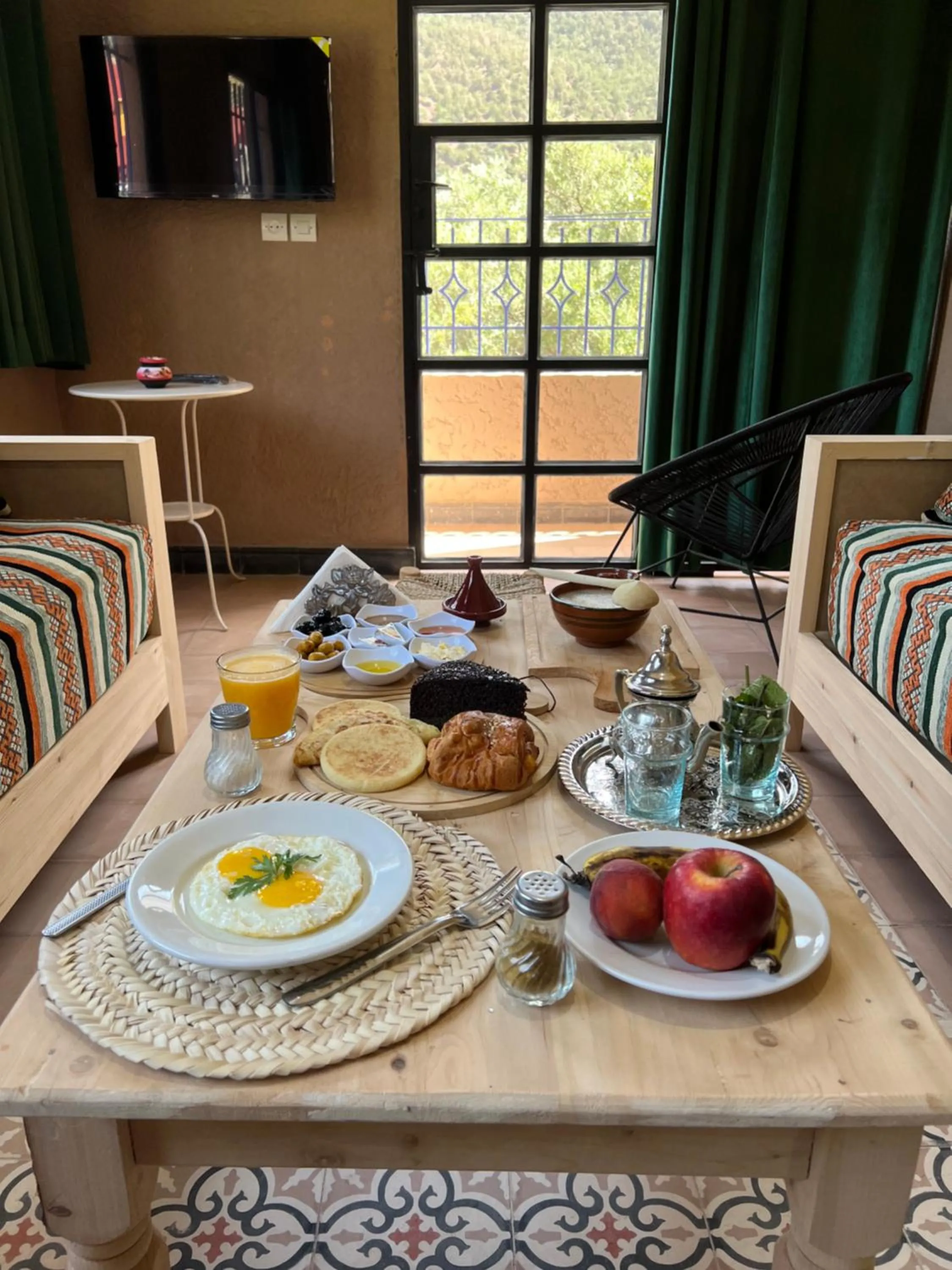 Breakfast in Tazart Lodge