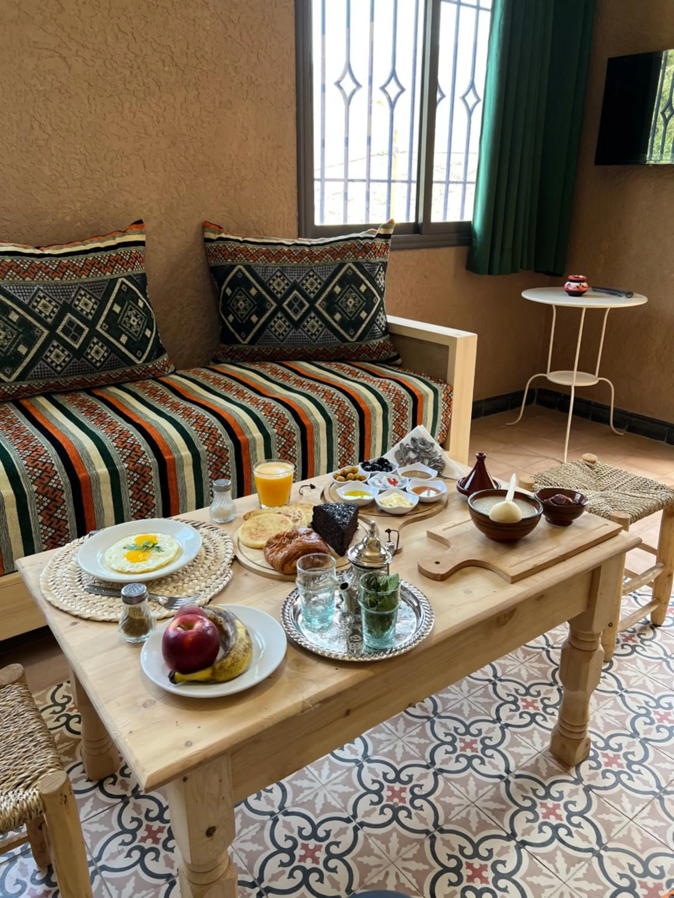 Breakfast in Tazart Lodge