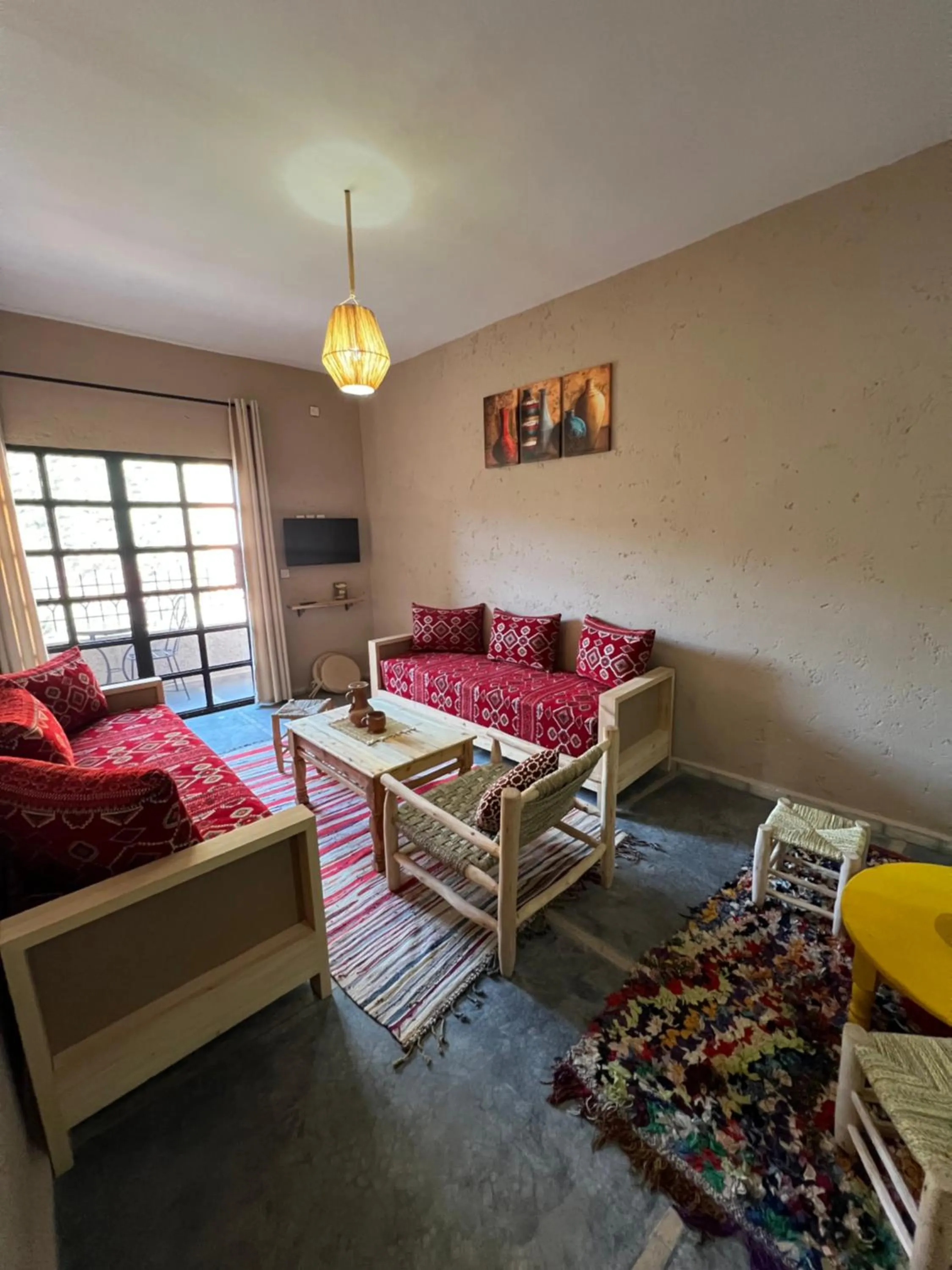Communal lounge/ TV room, Bed in Tazart Lodge