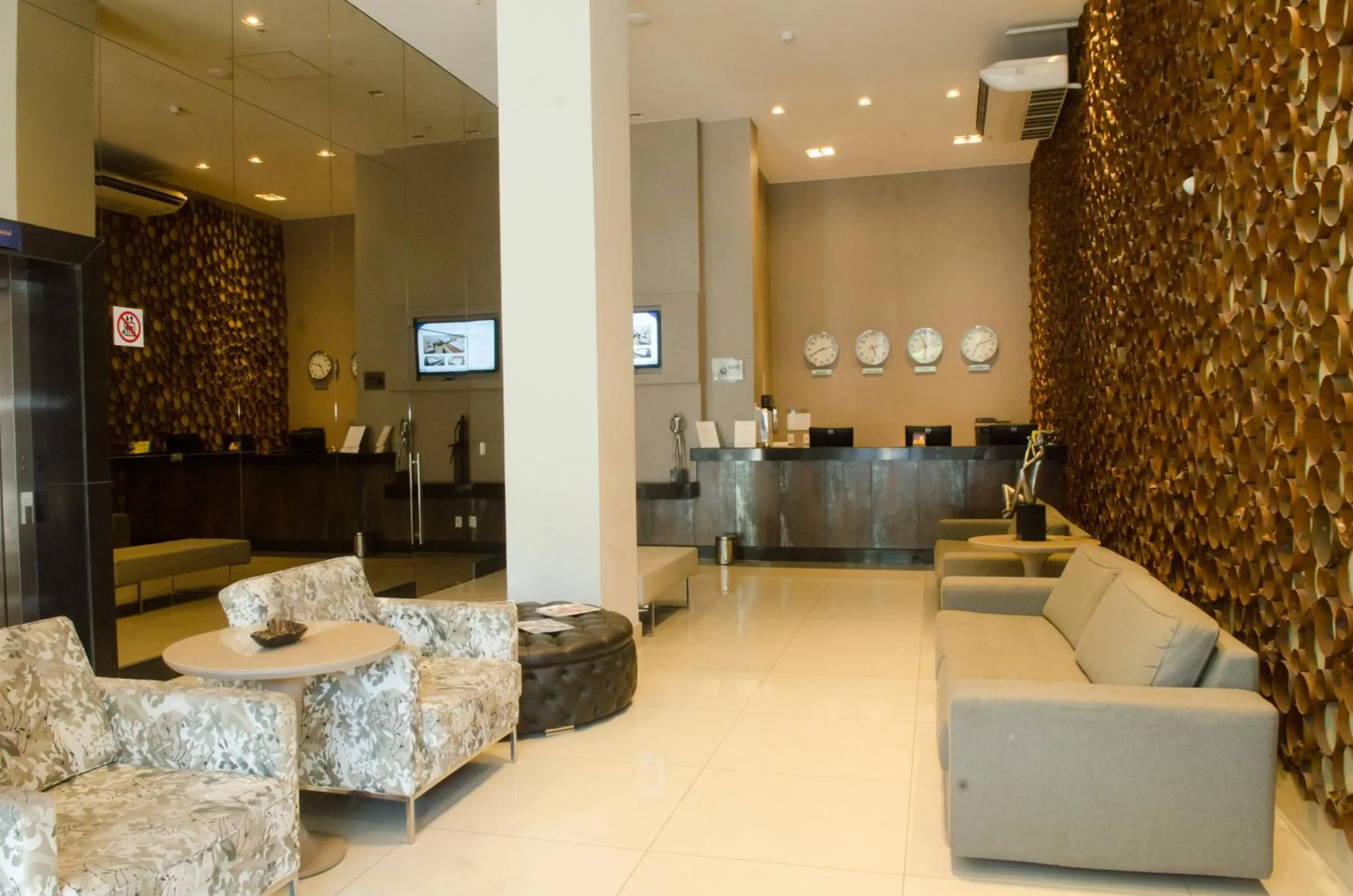 Lobby or reception in Hotel Beaga Convention Expominas by MHB