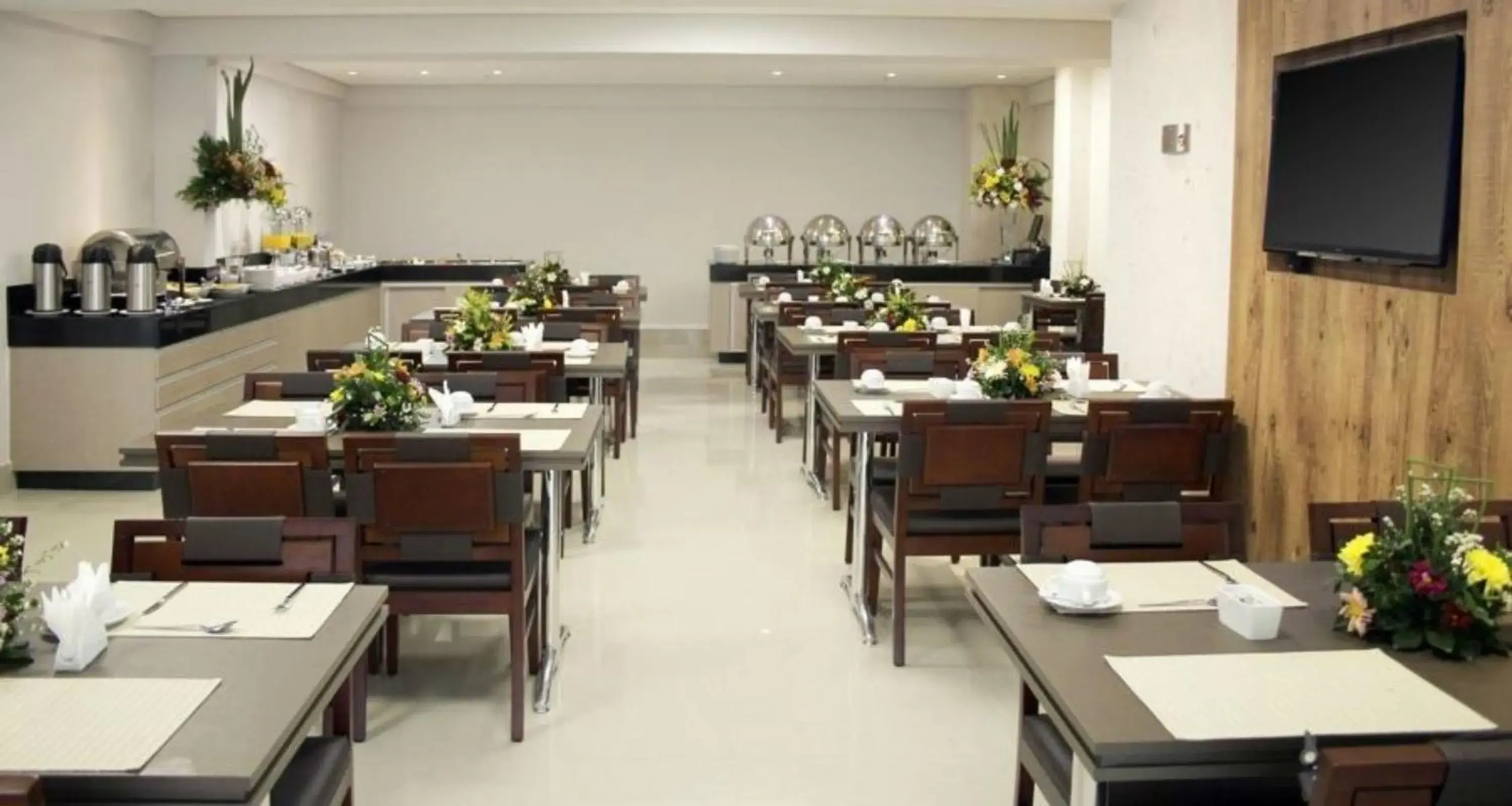 Restaurant/places to eat in Hotel Beaga Convention Expominas by MHB Restaurant/places to eat in Hotel Beaga Convention Expominas by MHB