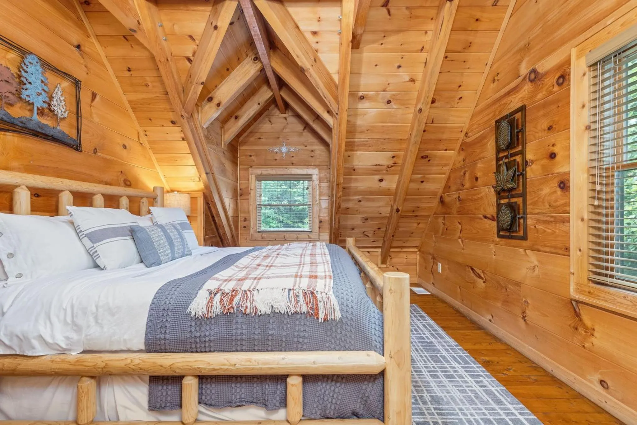 Elegant & Cozy Cabin Near Pigeon Forge