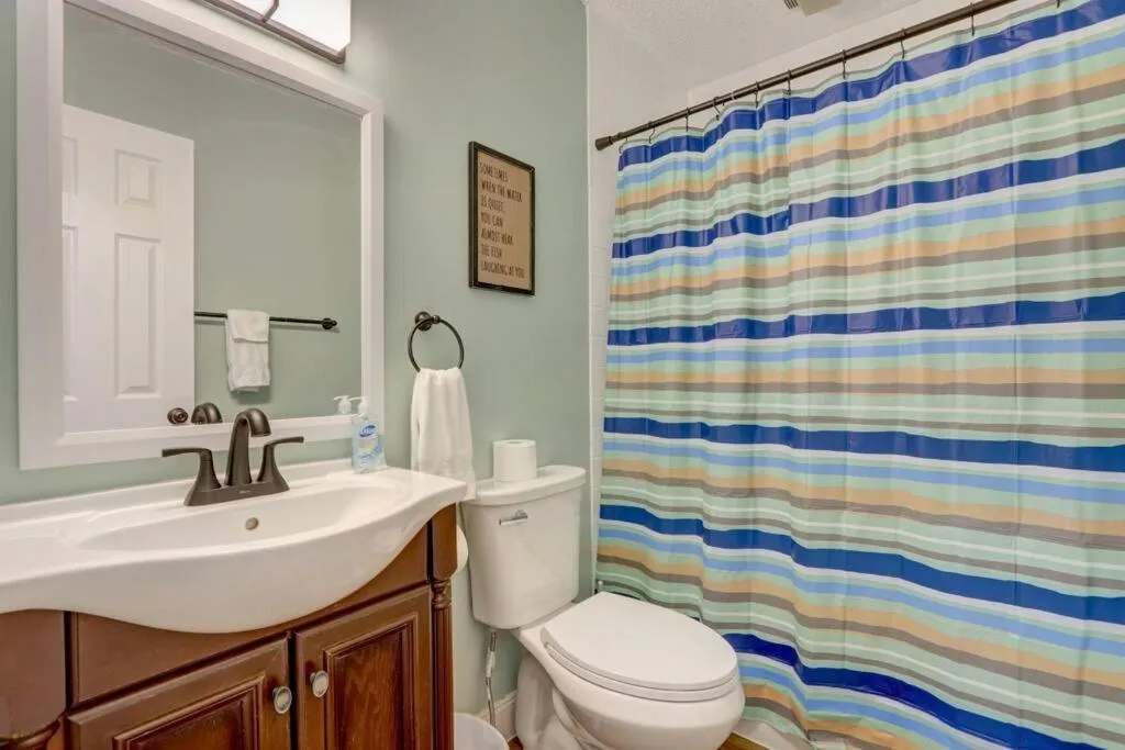 Bathroom in Cozy Chalet Game Rm and Fireplace