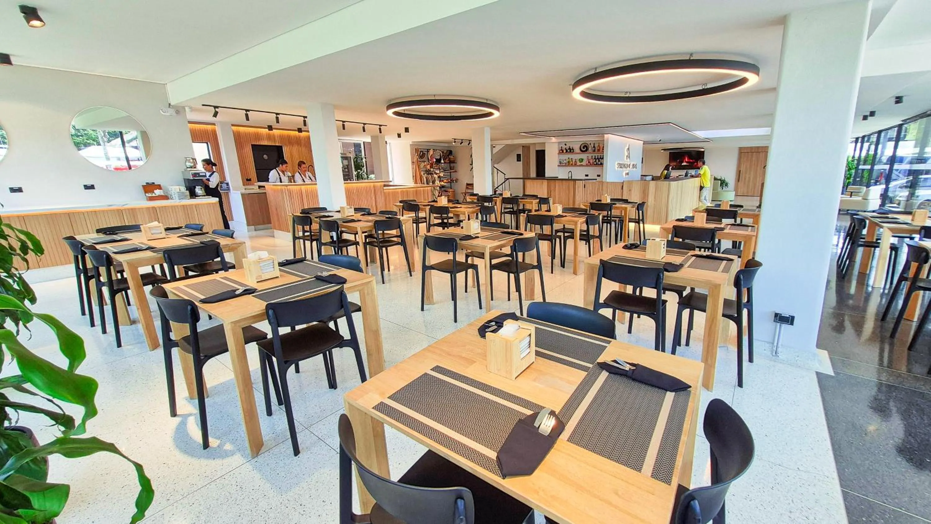 Restaurant/places to eat in Hotel Santiago de Arma