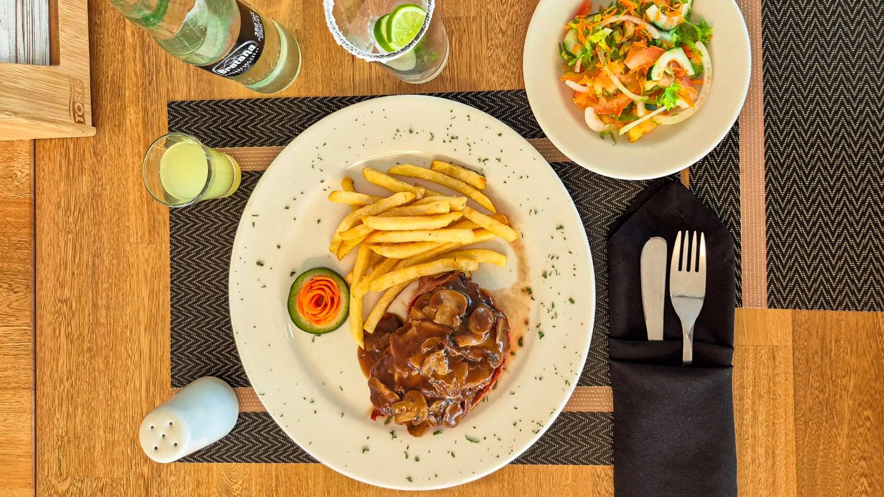 Restaurant/places to eat in Hotel Santiago de Arma