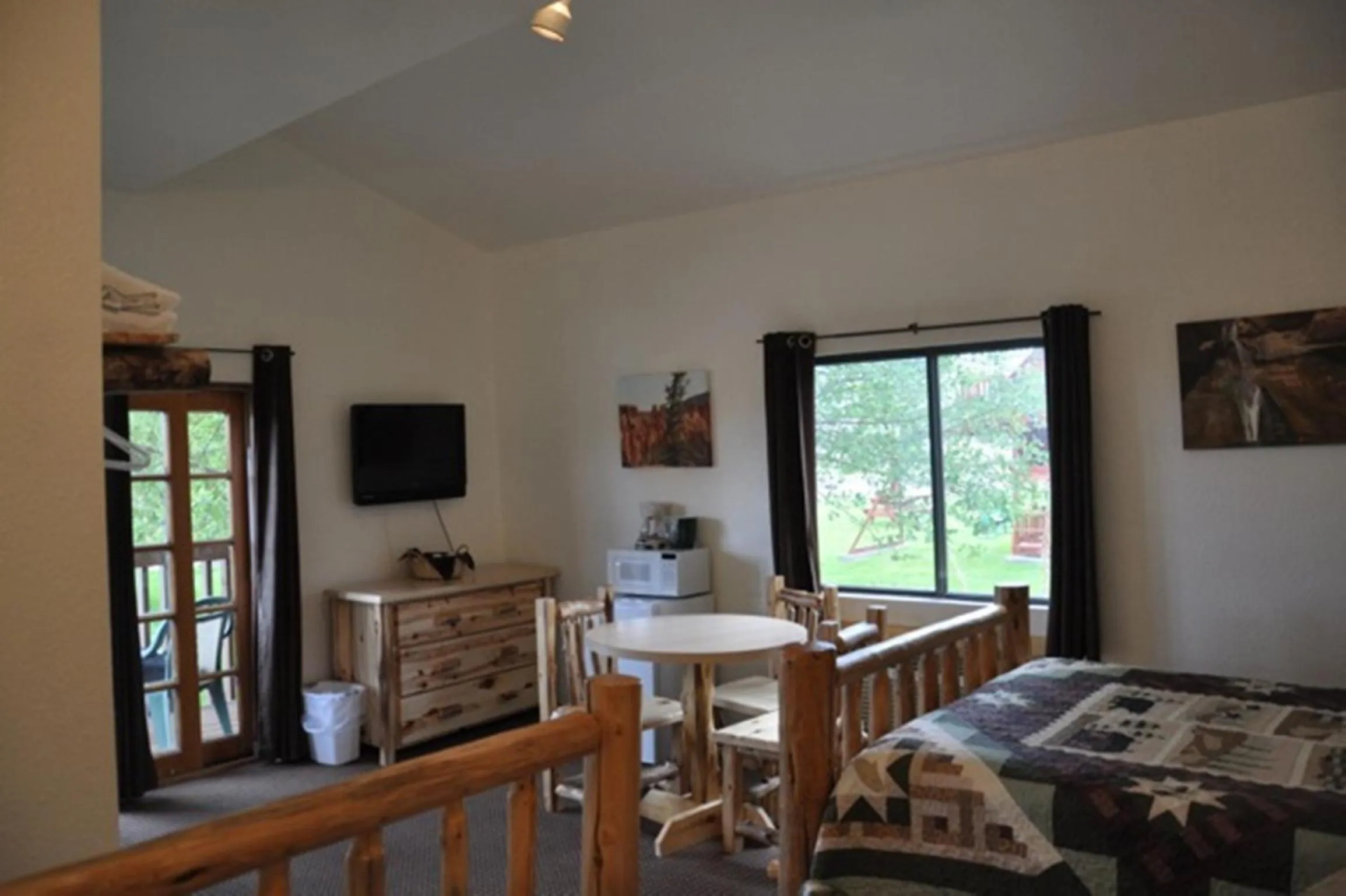 TV and multimedia in Bryce Country Cabins