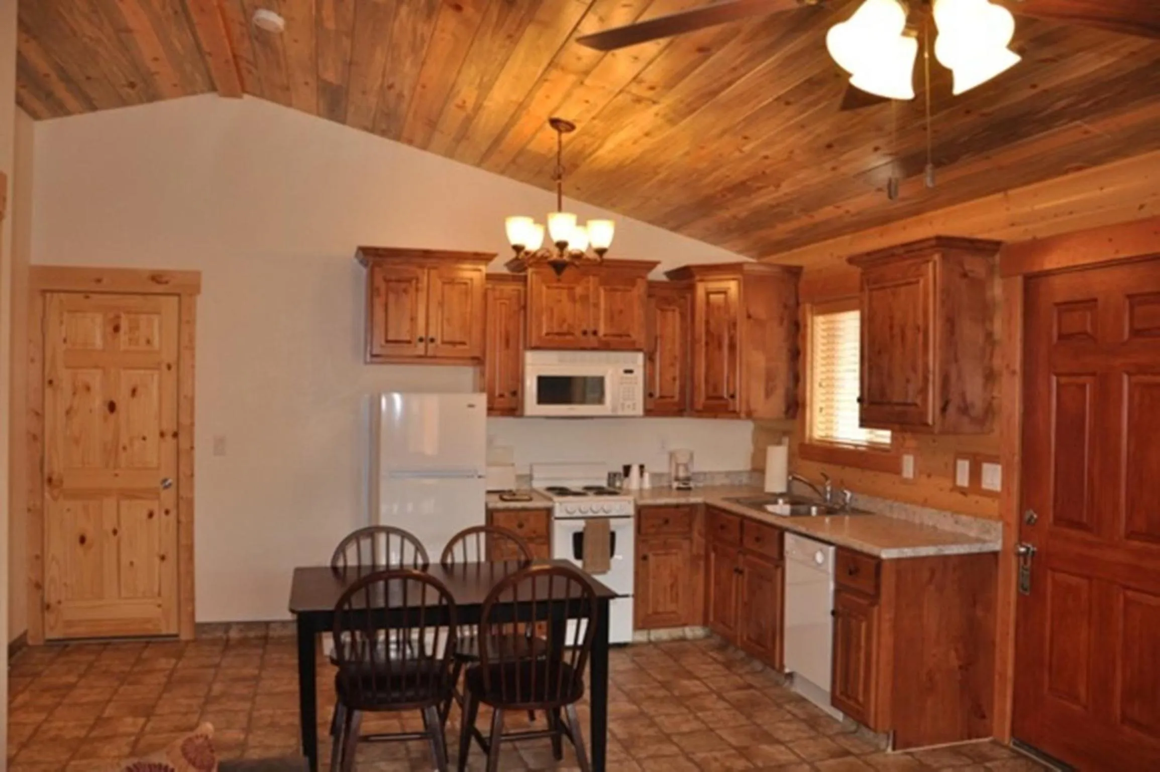 Kitchen or kitchenette in Bryce Country Cabins