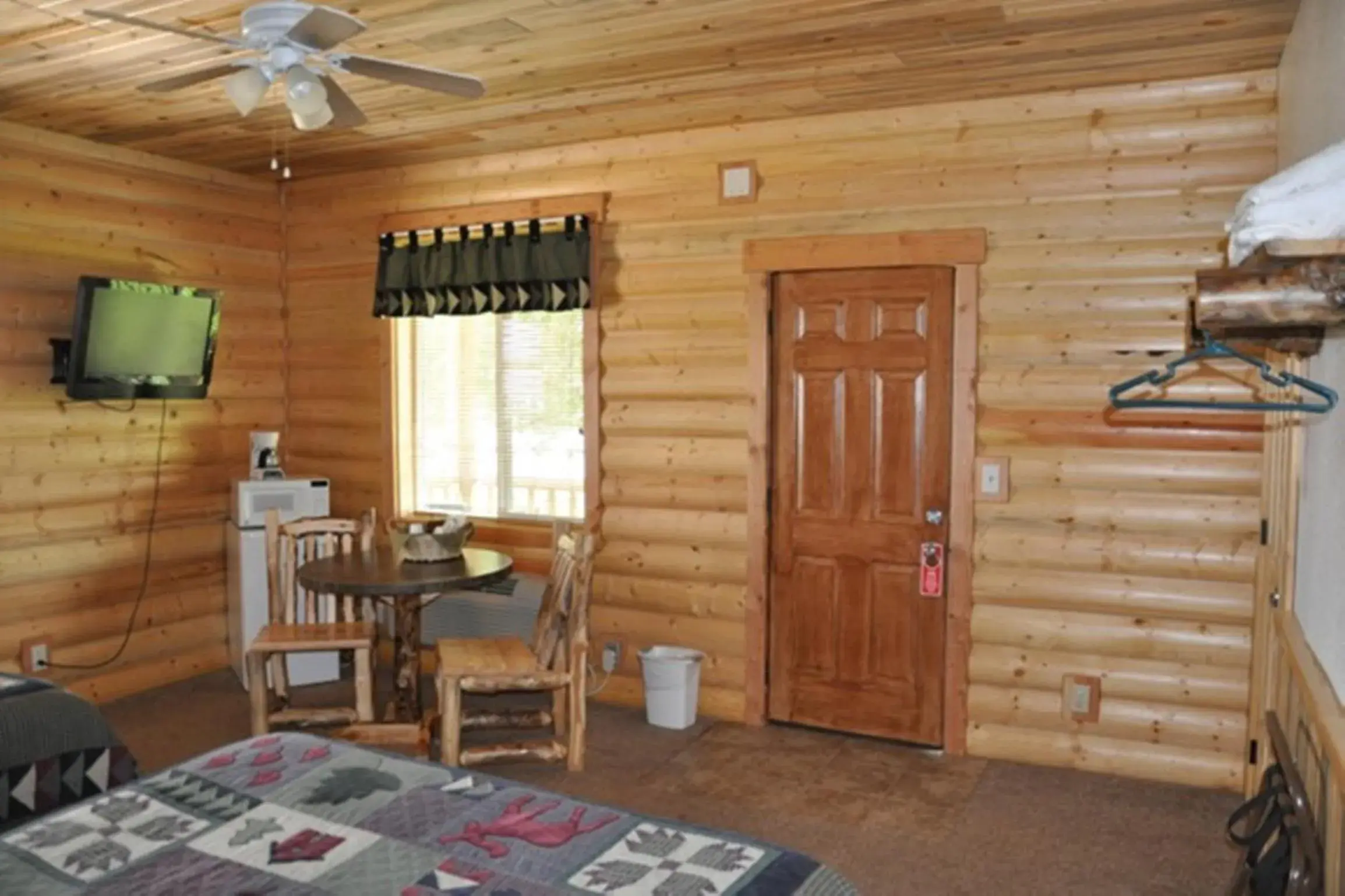 Two-Bedroom Chalet in Bryce Country Cabins Two-Bedroom Chalet in Bryce Country Cabins