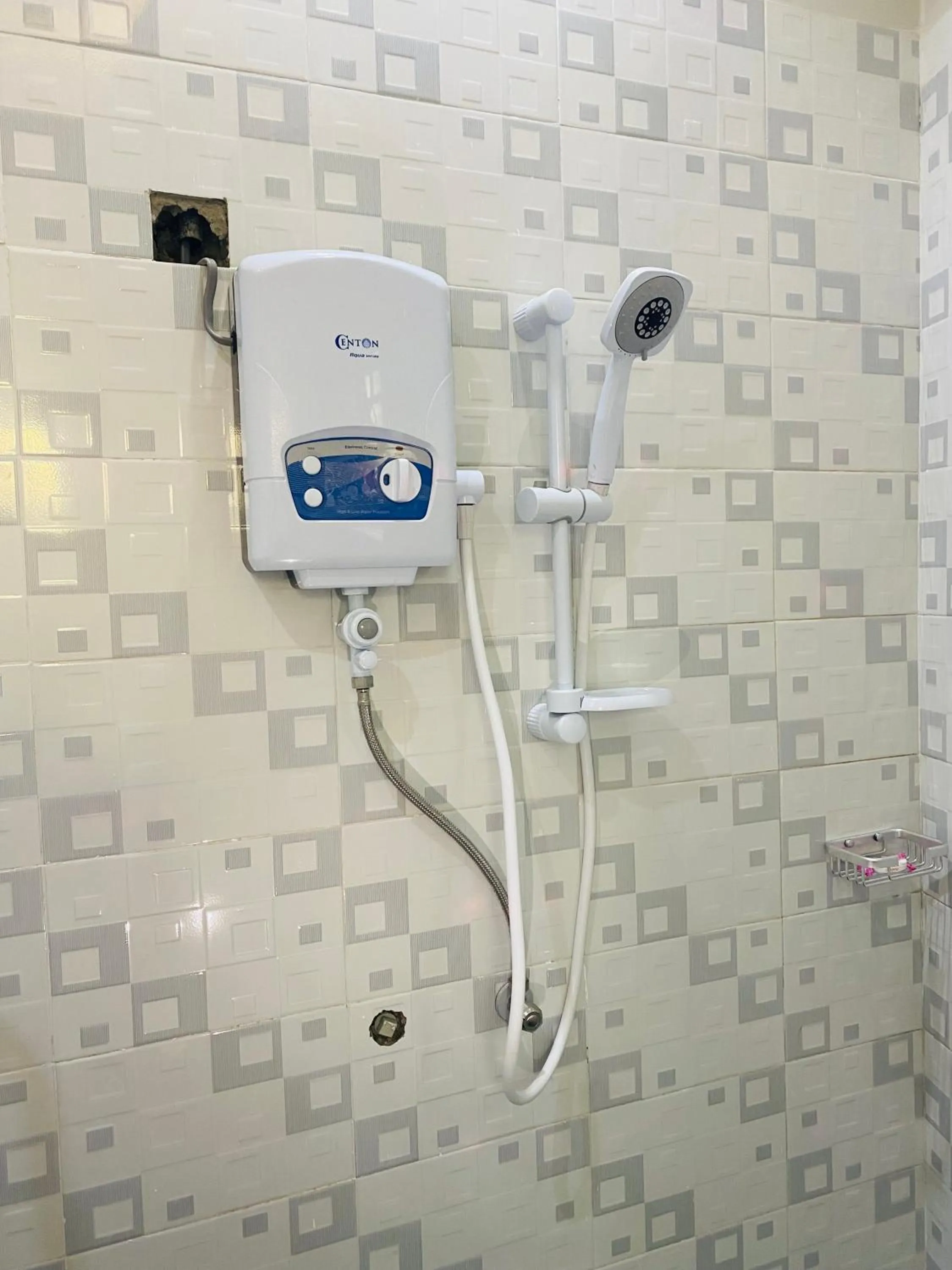 Shower in Dyvan Lounge & Cottages