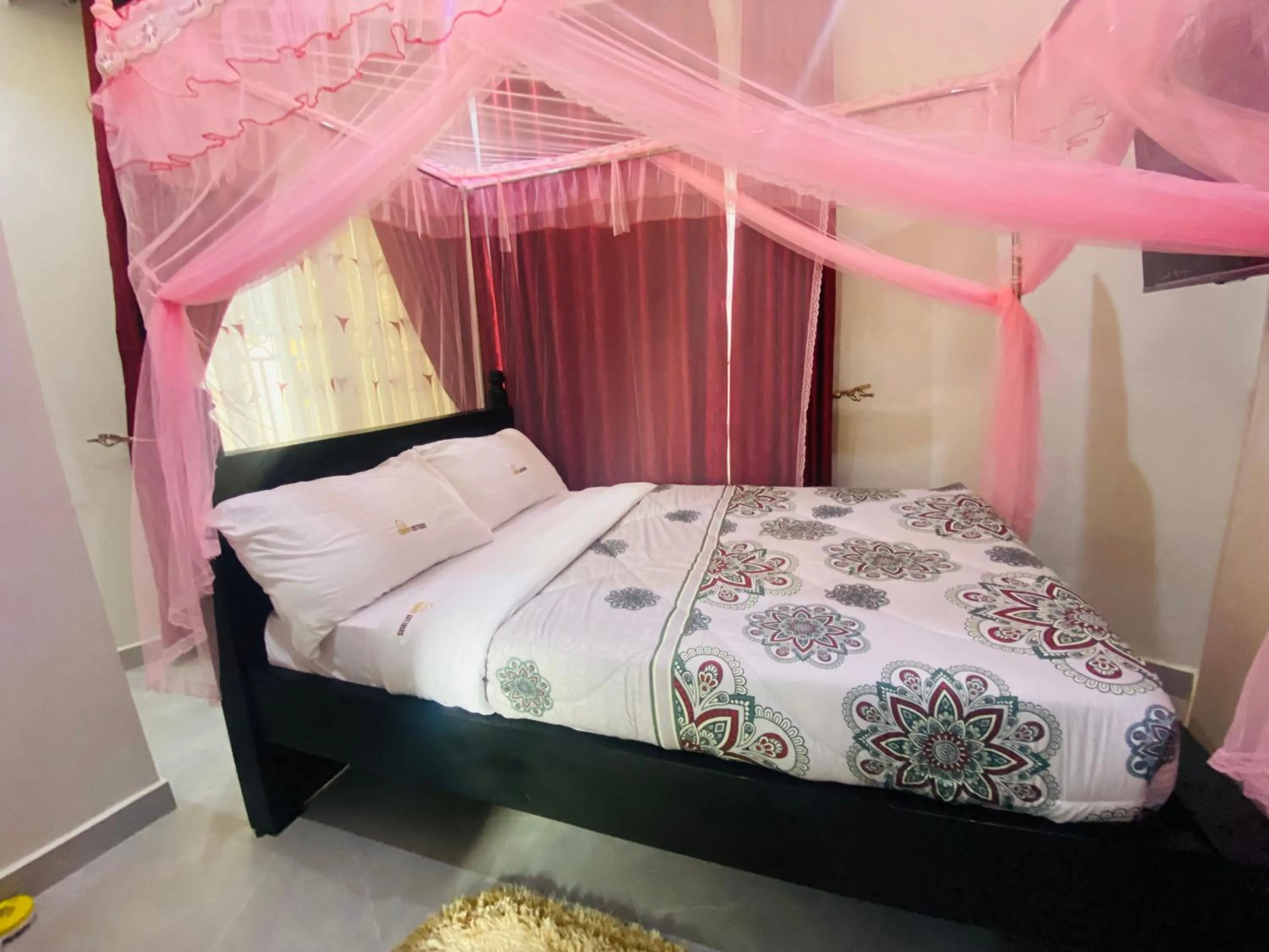 Bed in Dyvan Lounge & Cottages