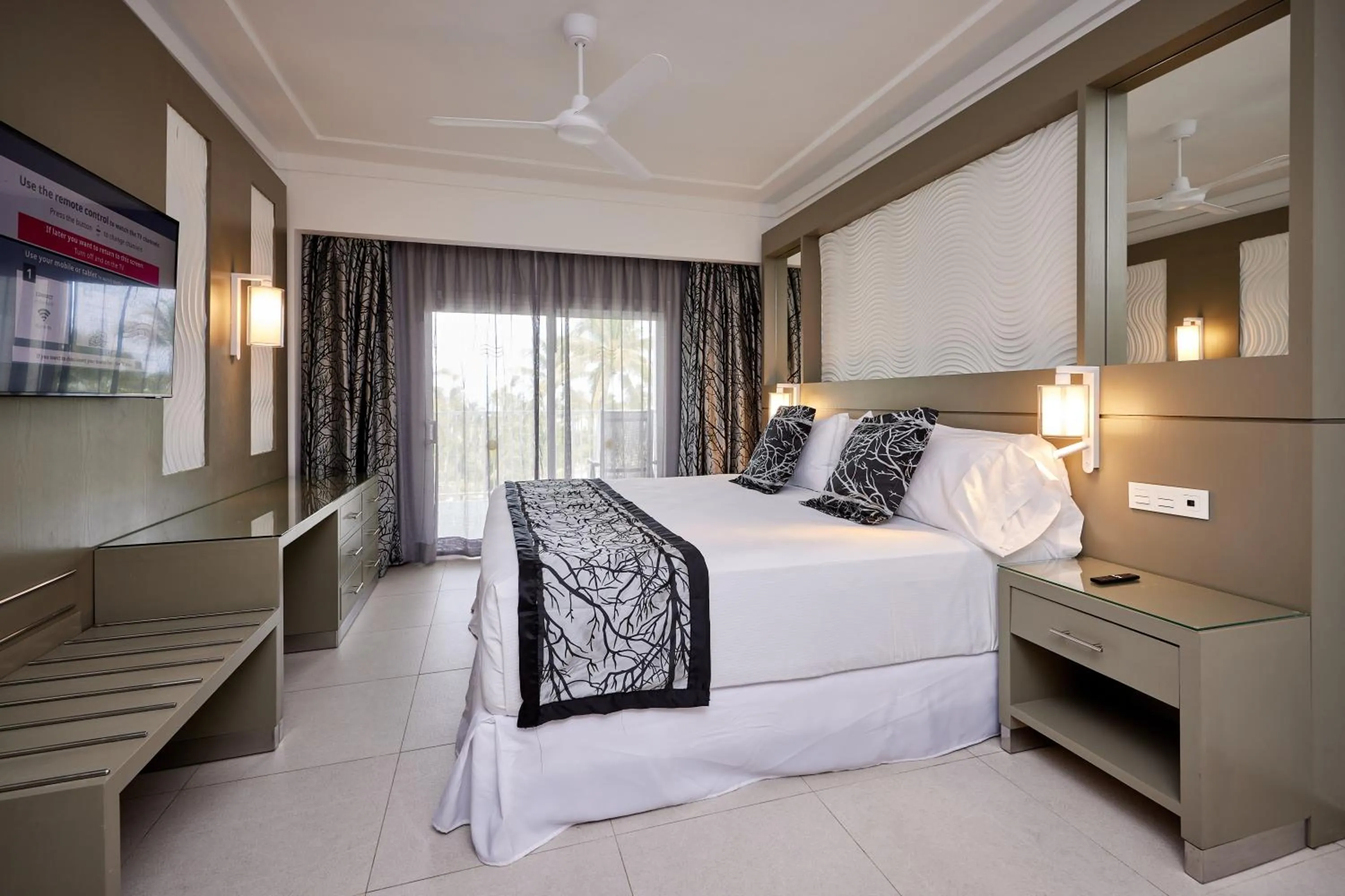 Bedroom, Bed in Riu Palace Macao - Adults Only - All Inclusive