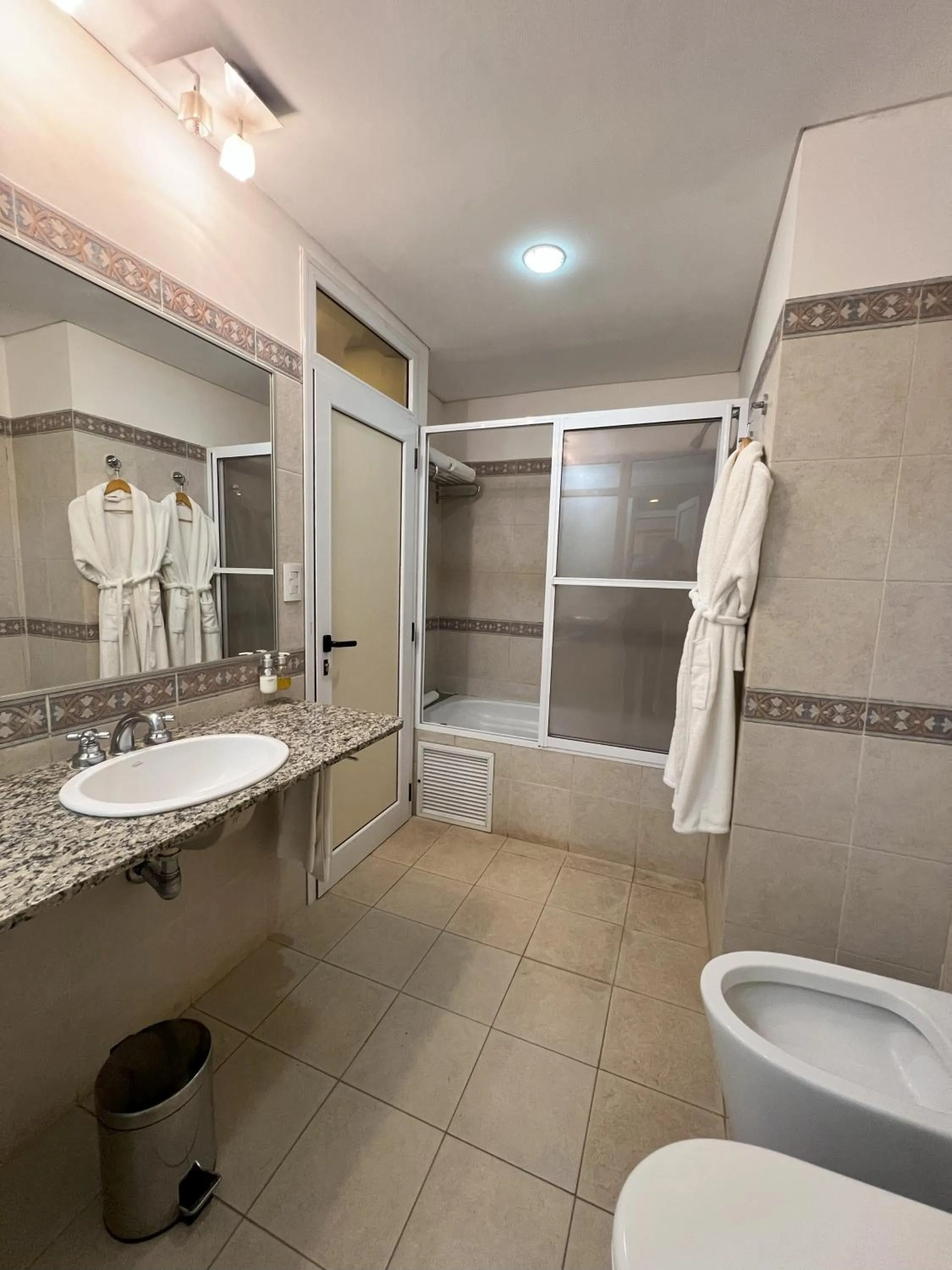 Toilet in Hotel Maitei Posadas