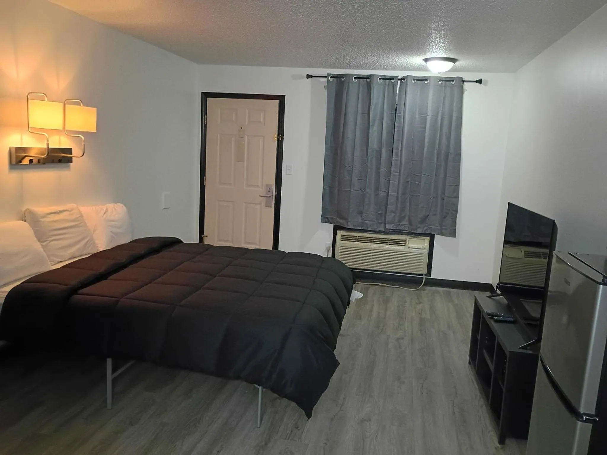 Bed in The Hastings Inn Parsons