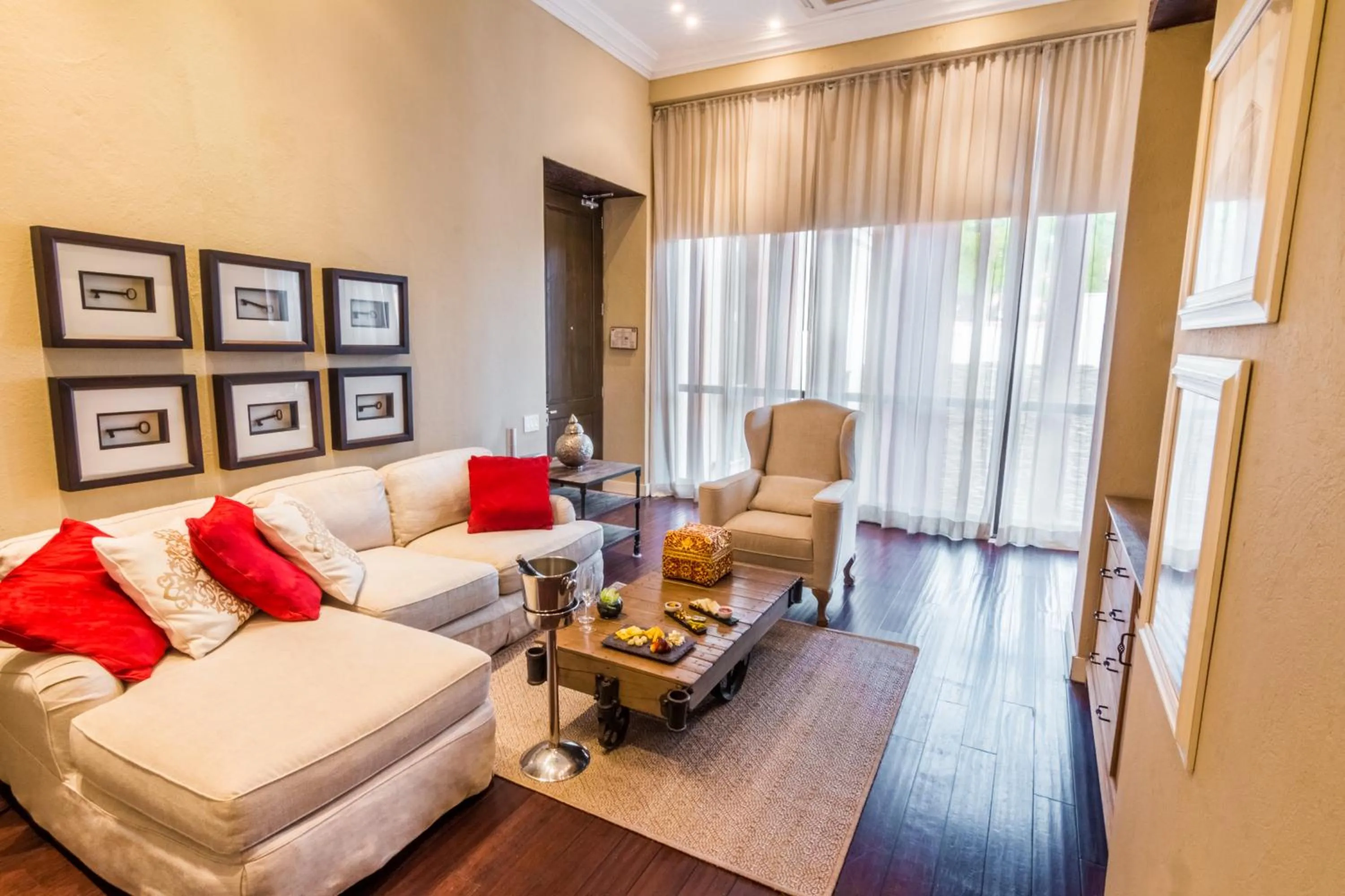 Living room in Bastión Luxury Hotel