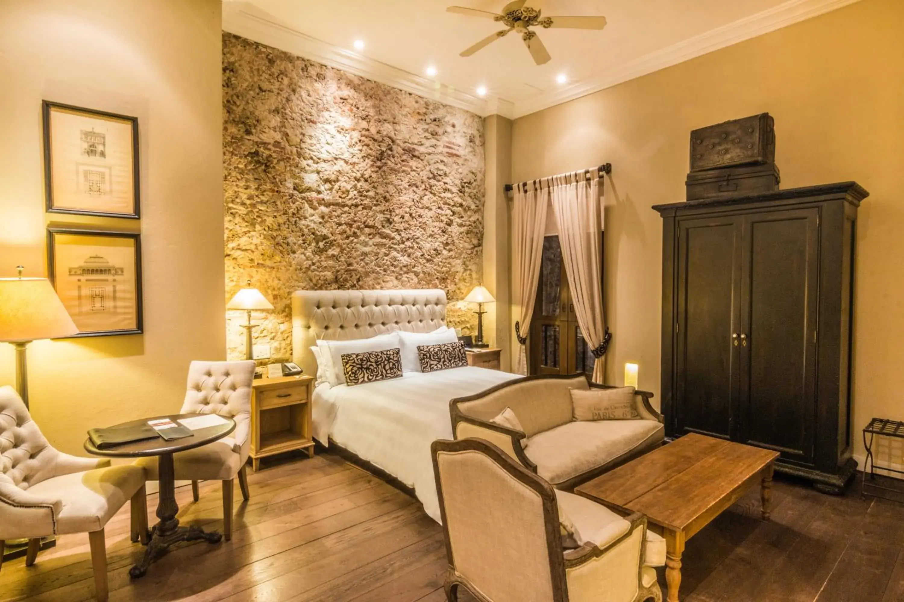 Property building, Bed in Bastión Luxury Hotel Property building, Bed in Bastión Luxury Hotel