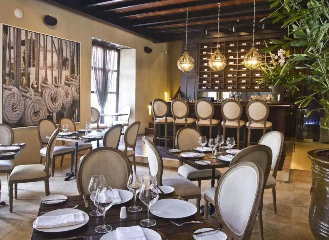 Restaurant/places to eat in Bastión Luxury Hotel Restaurant/places to eat in Bastión Luxury Hotel
