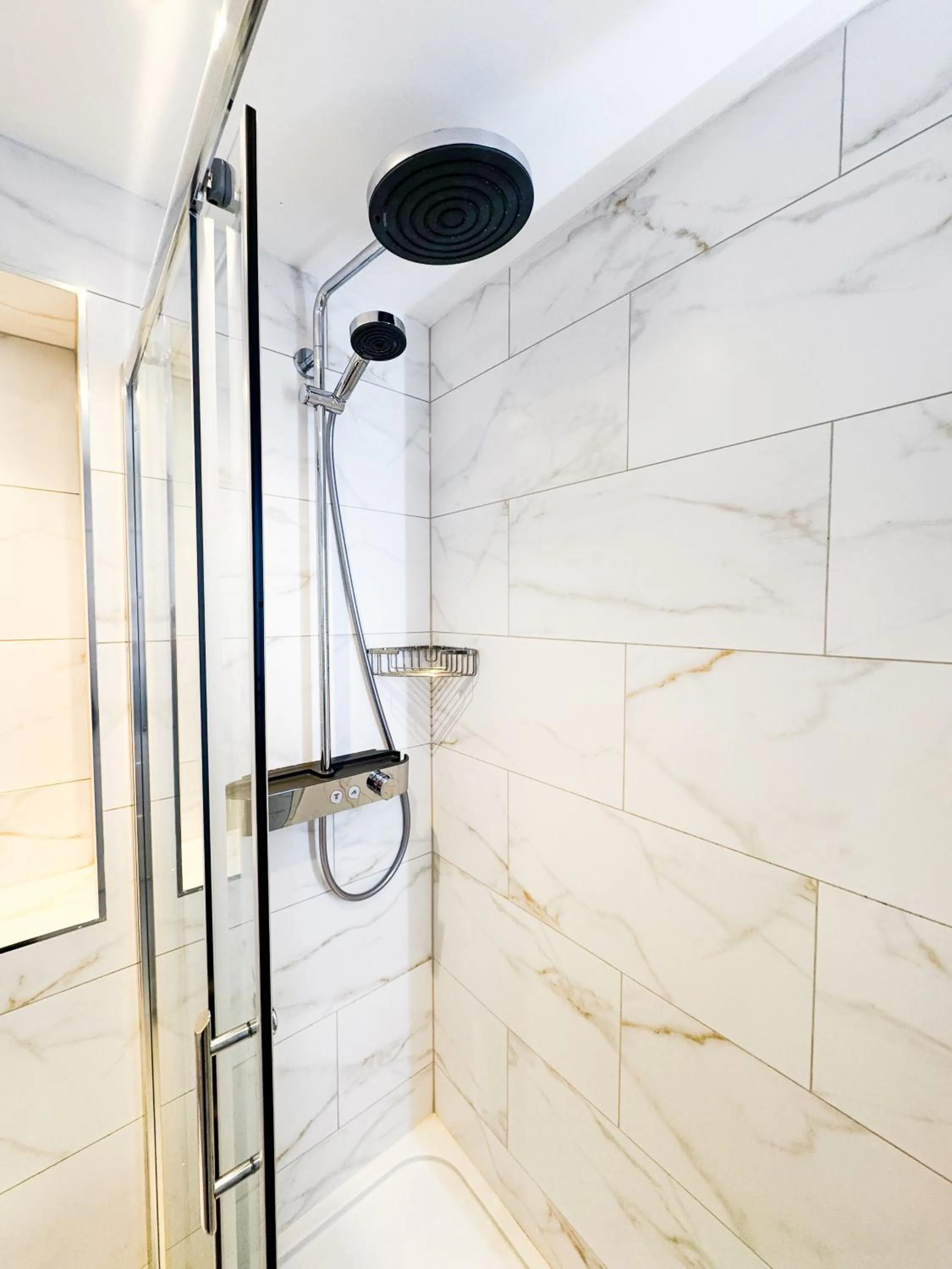 Shower in The Hermitage Hotel - OCEANA COLLECTION