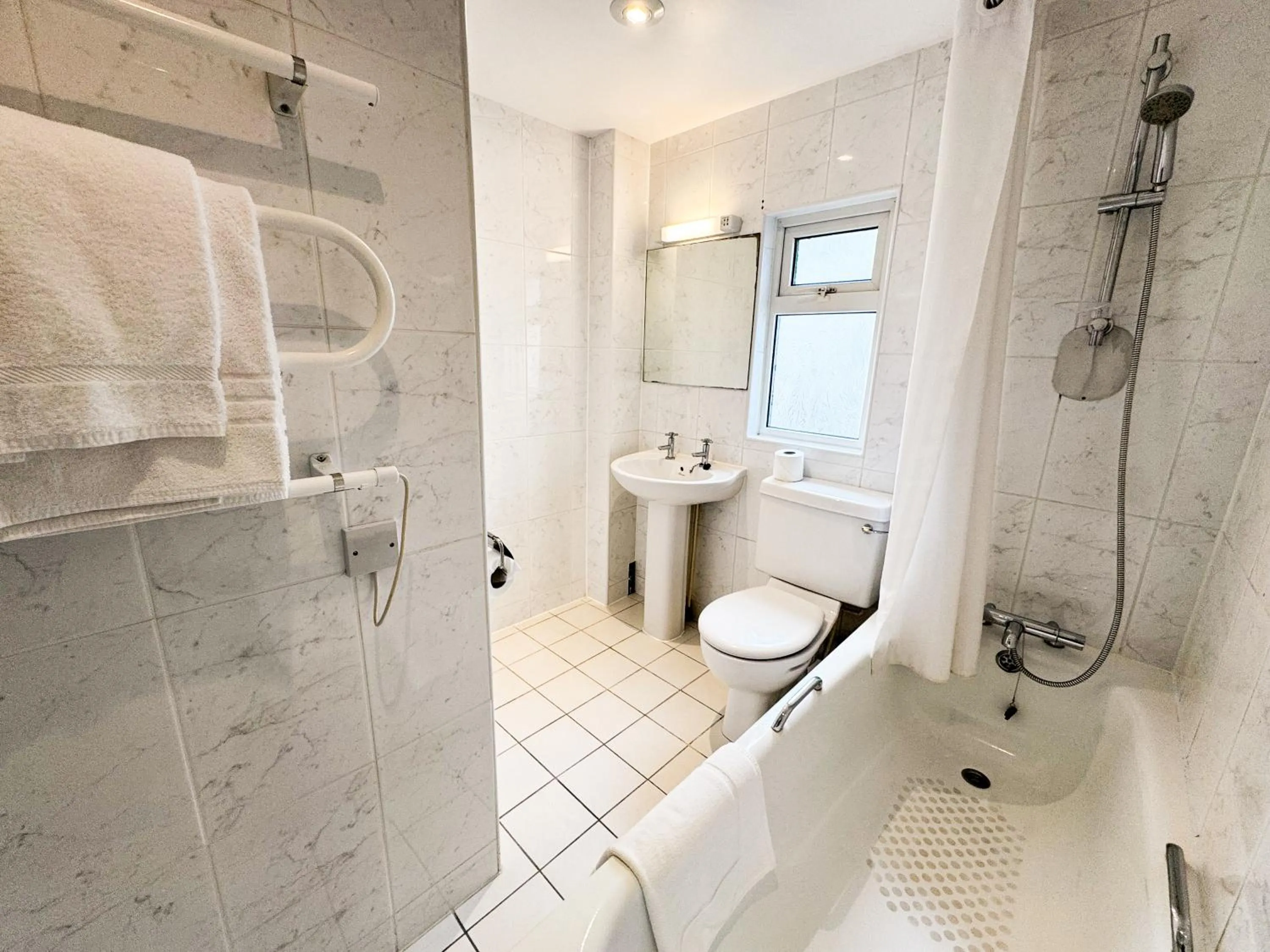 Shower in The Hermitage Hotel - OCEANA COLLECTION