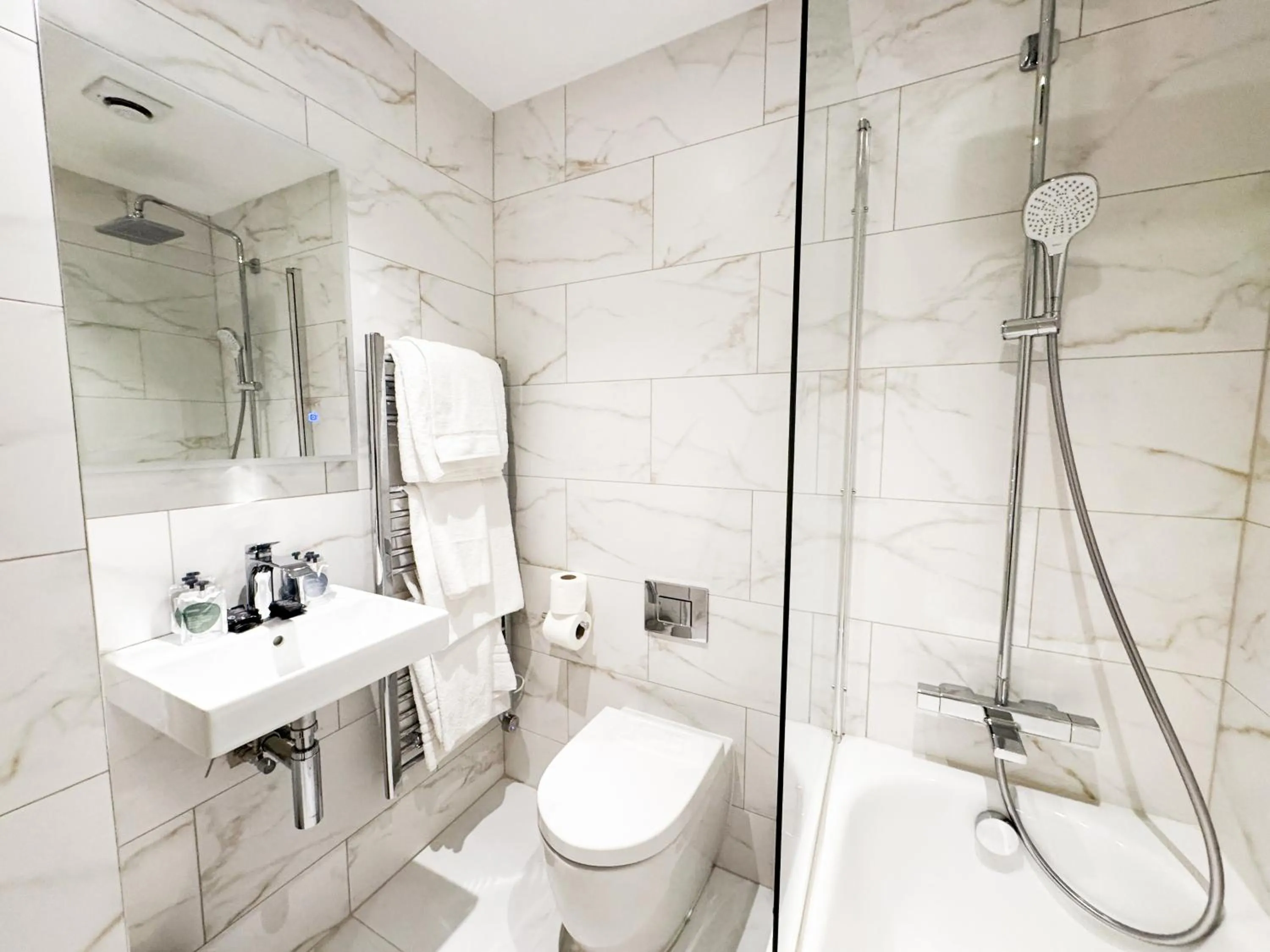 Shower in The Hermitage Hotel - OCEANA COLLECTION