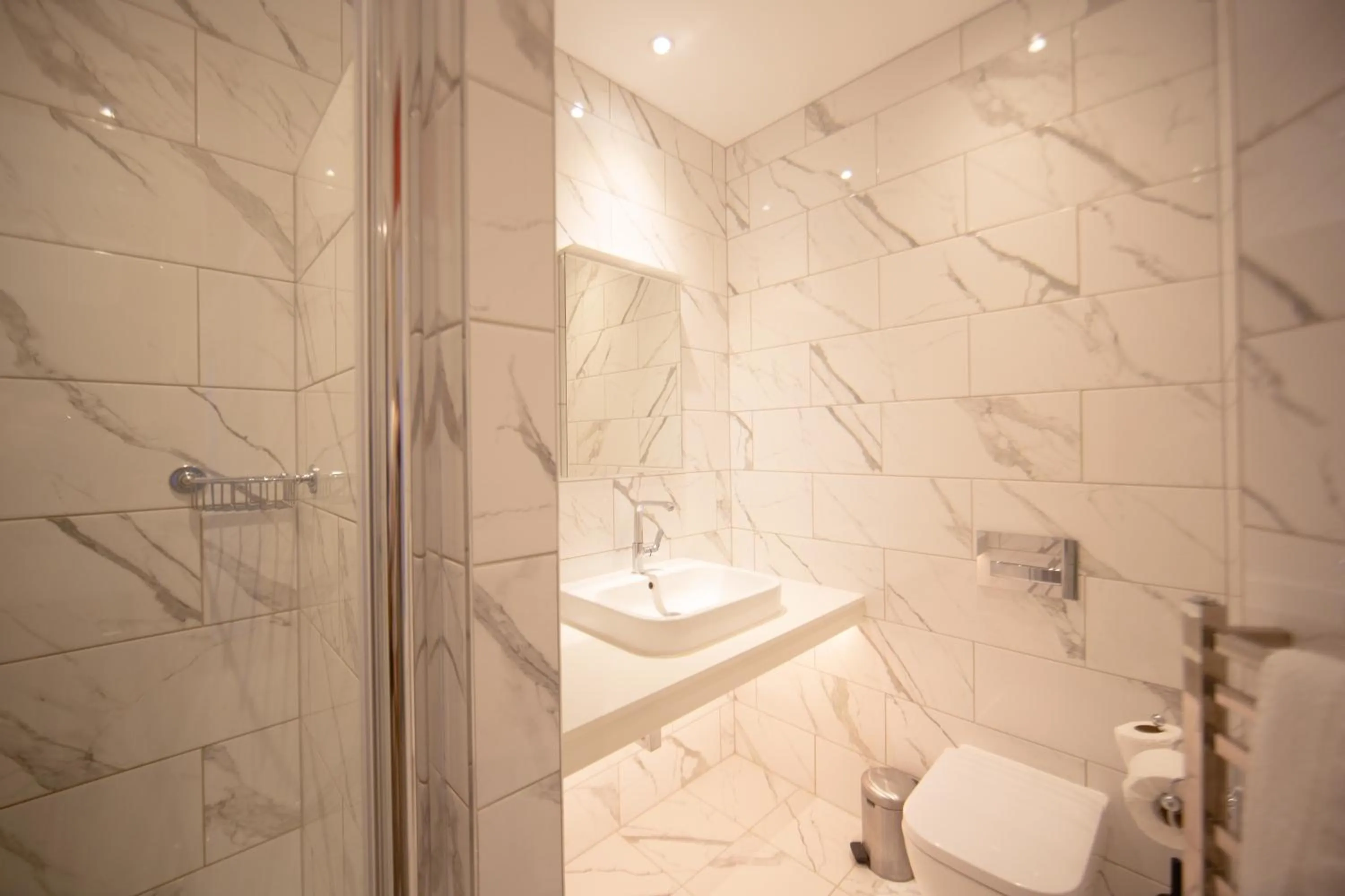 Shower in The Hermitage Hotel - OCEANA COLLECTION