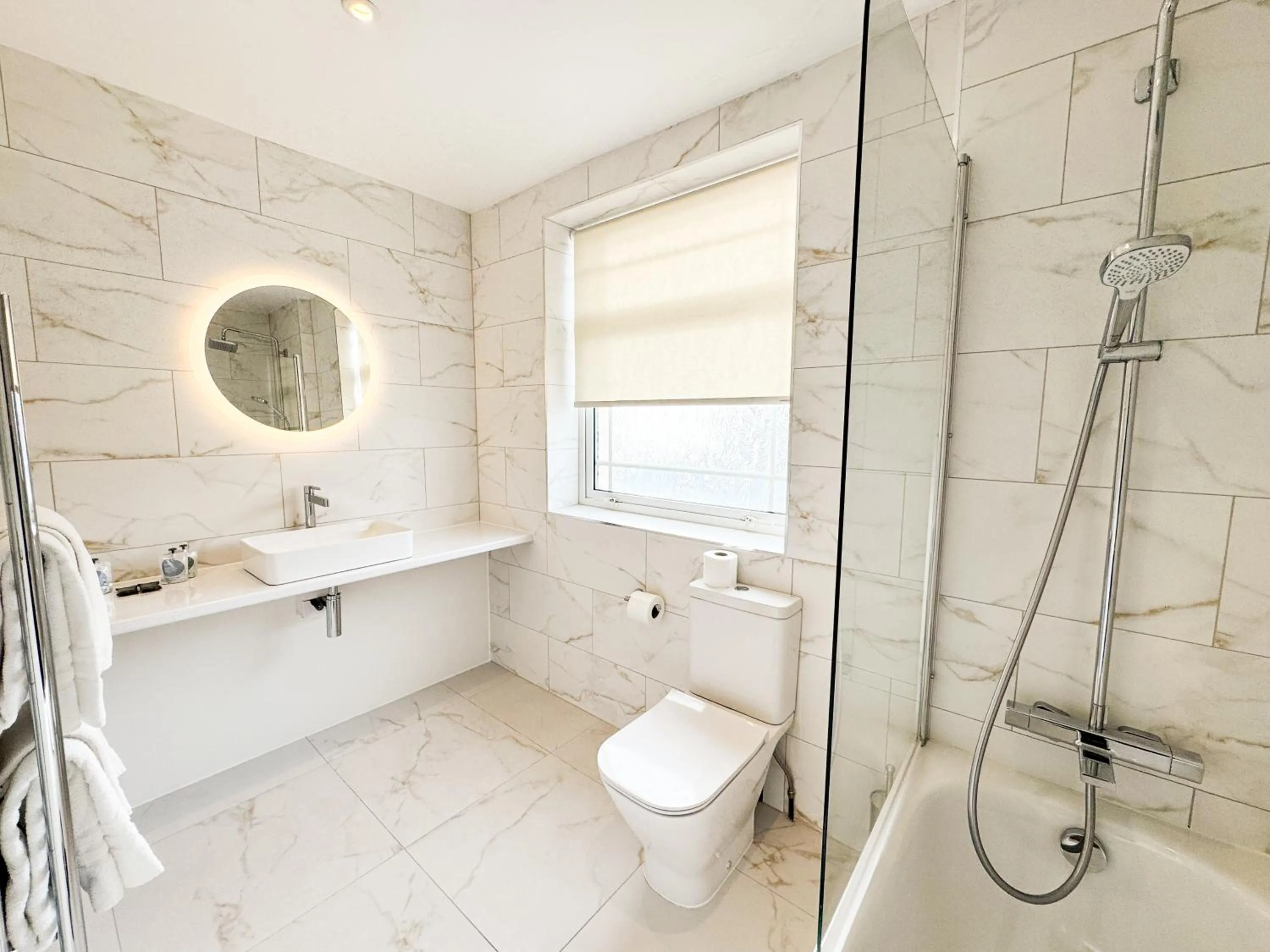 Shower in The Hermitage Hotel - OCEANA COLLECTION