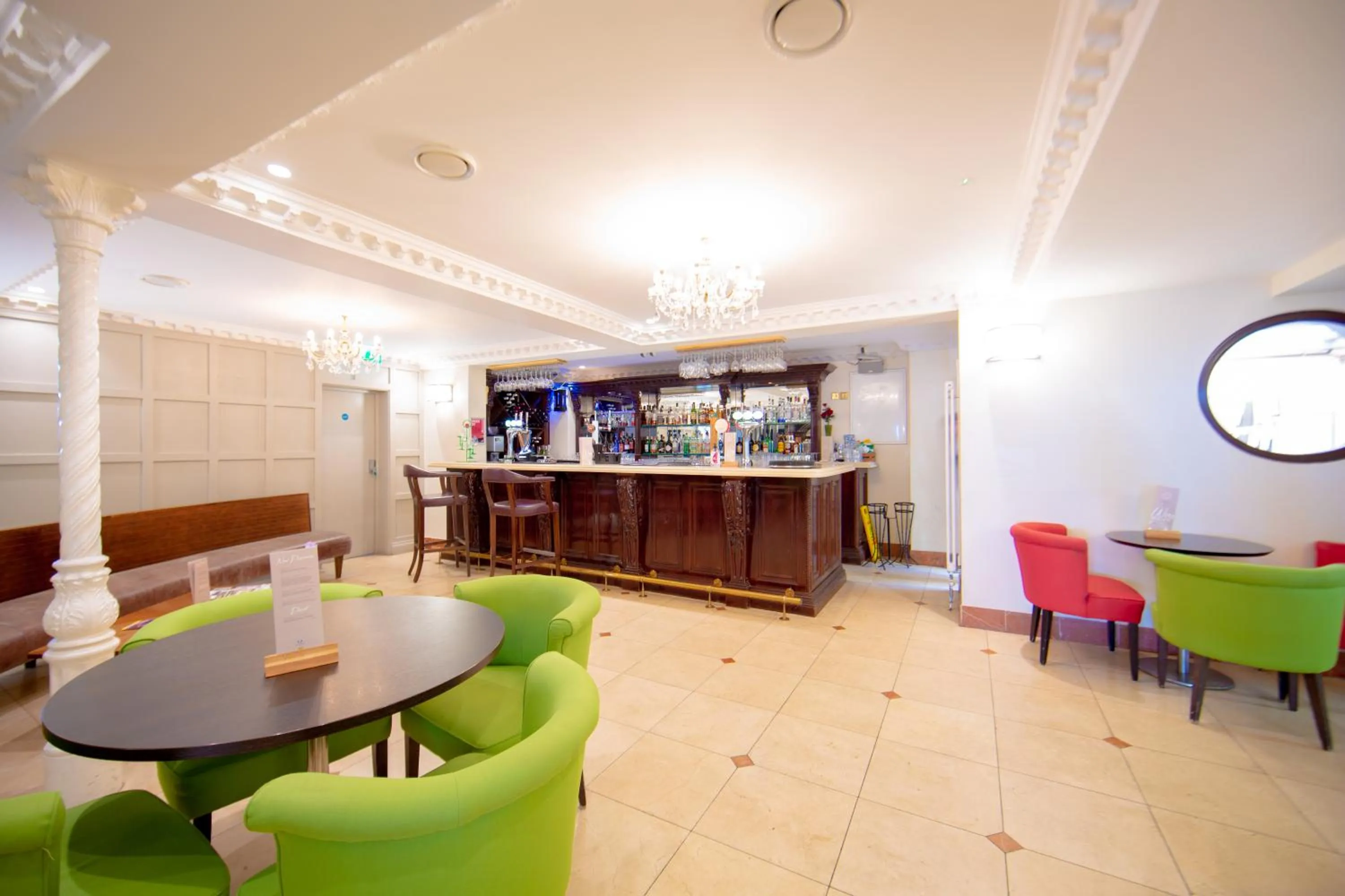 Lounge or bar in The Hermitage Hotel - OCEANA COLLECTION