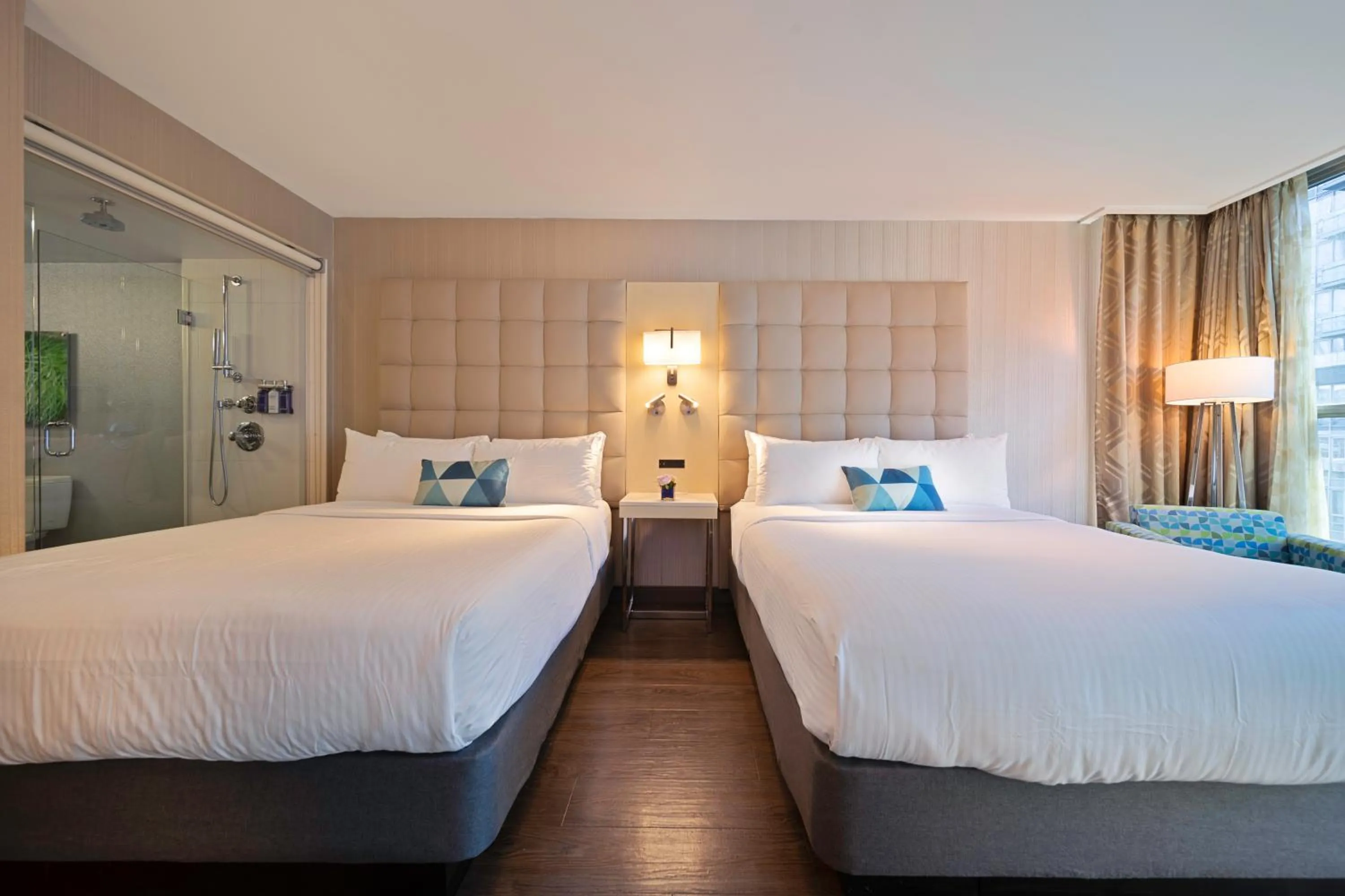 Shower, Bed in Hotel BLU