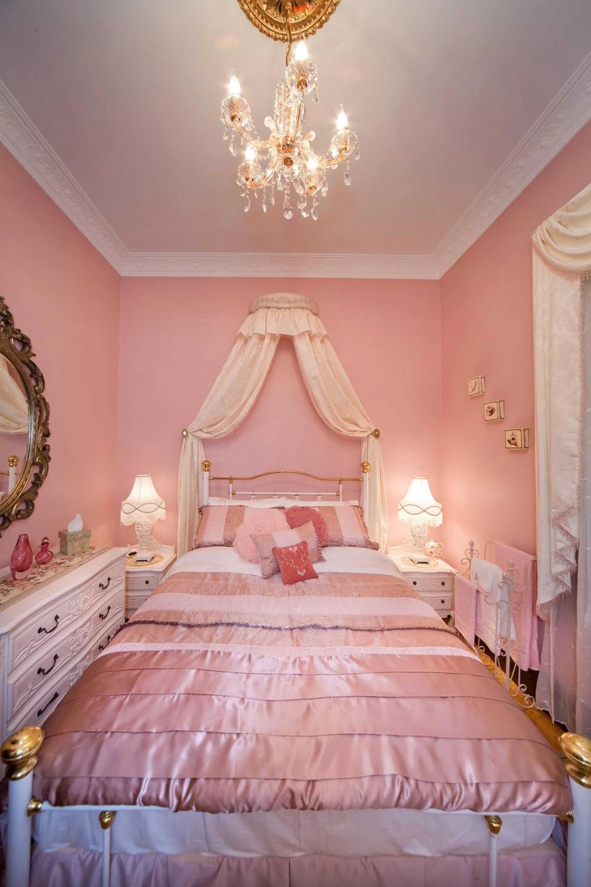 Bed in Mountain Whispers Varenna Luxury