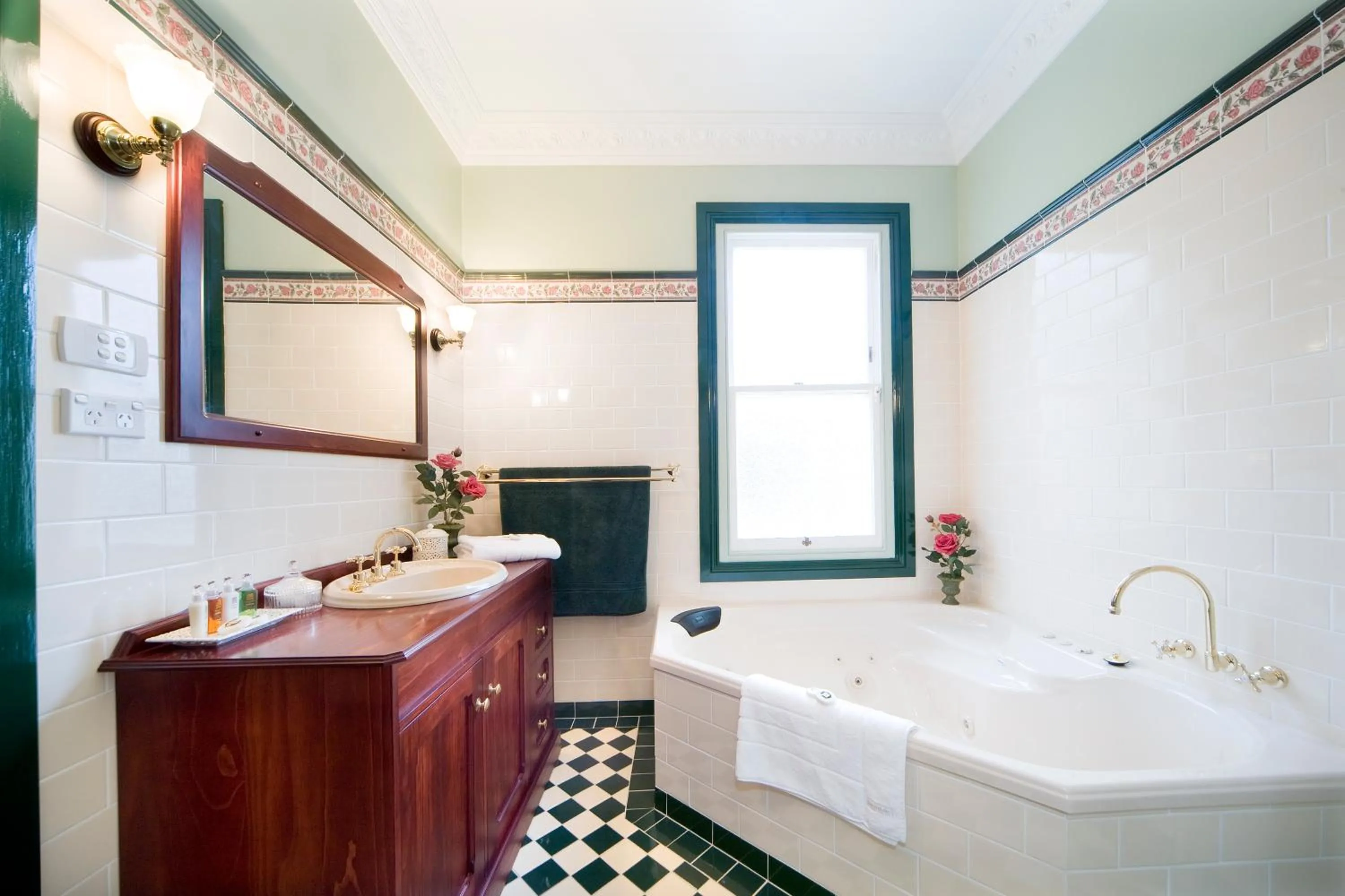 Shower, Bed in Mountain Whispers Varenna Luxury