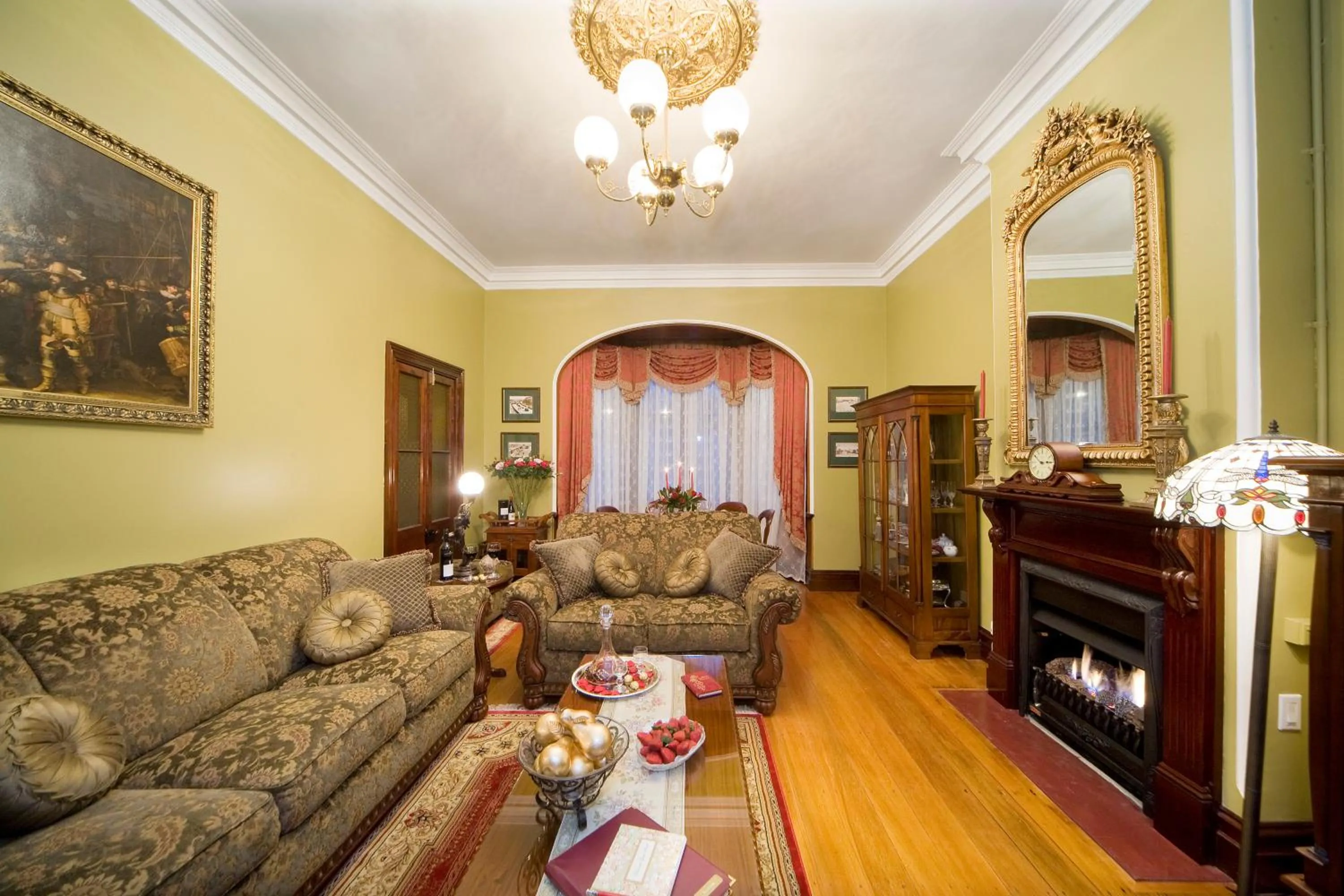 Photo of the whole room in Mountain Whispers Varenna Luxury