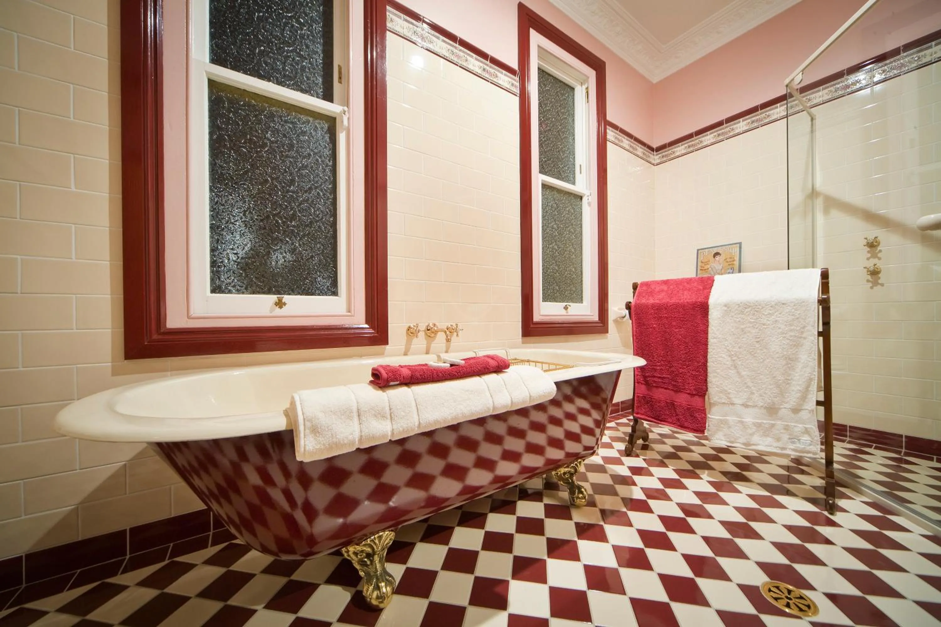 Shower, Bed in Mountain Whispers Varenna Luxury