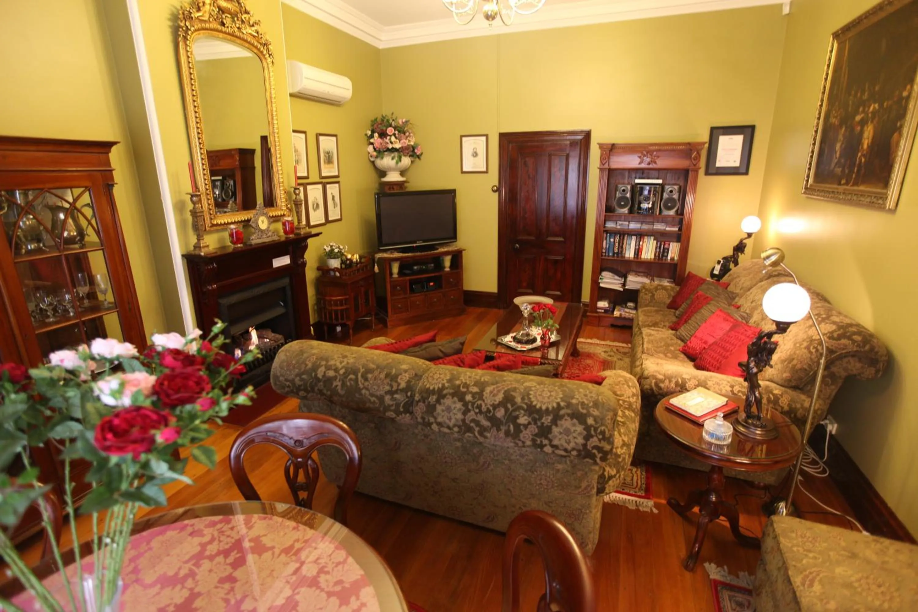 TV and multimedia in Mountain Whispers Varenna Luxury