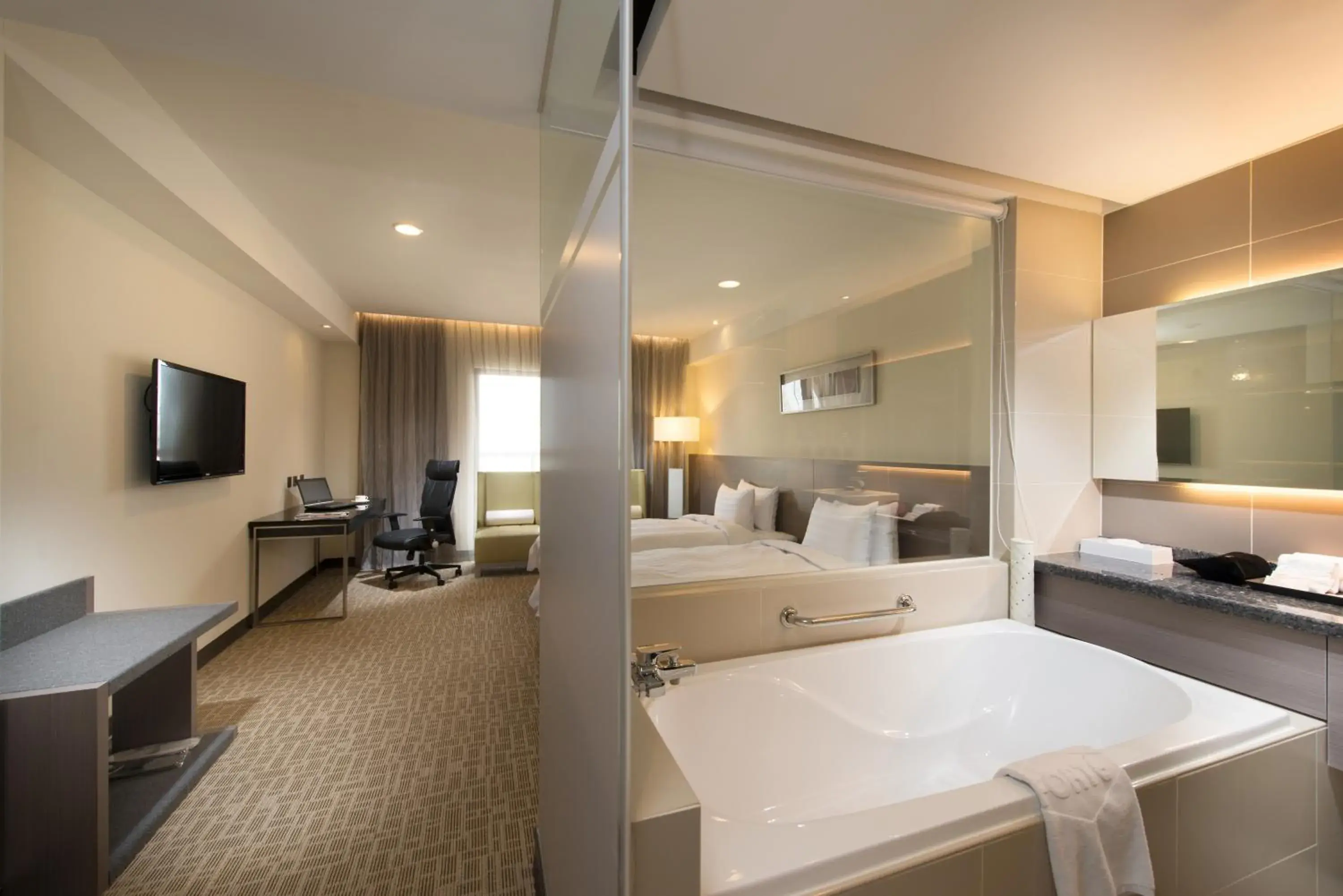 Photo of the whole room, Bed in Forte Hotel Changhua Photo of the whole room, Bed in Forte Hotel Changhua