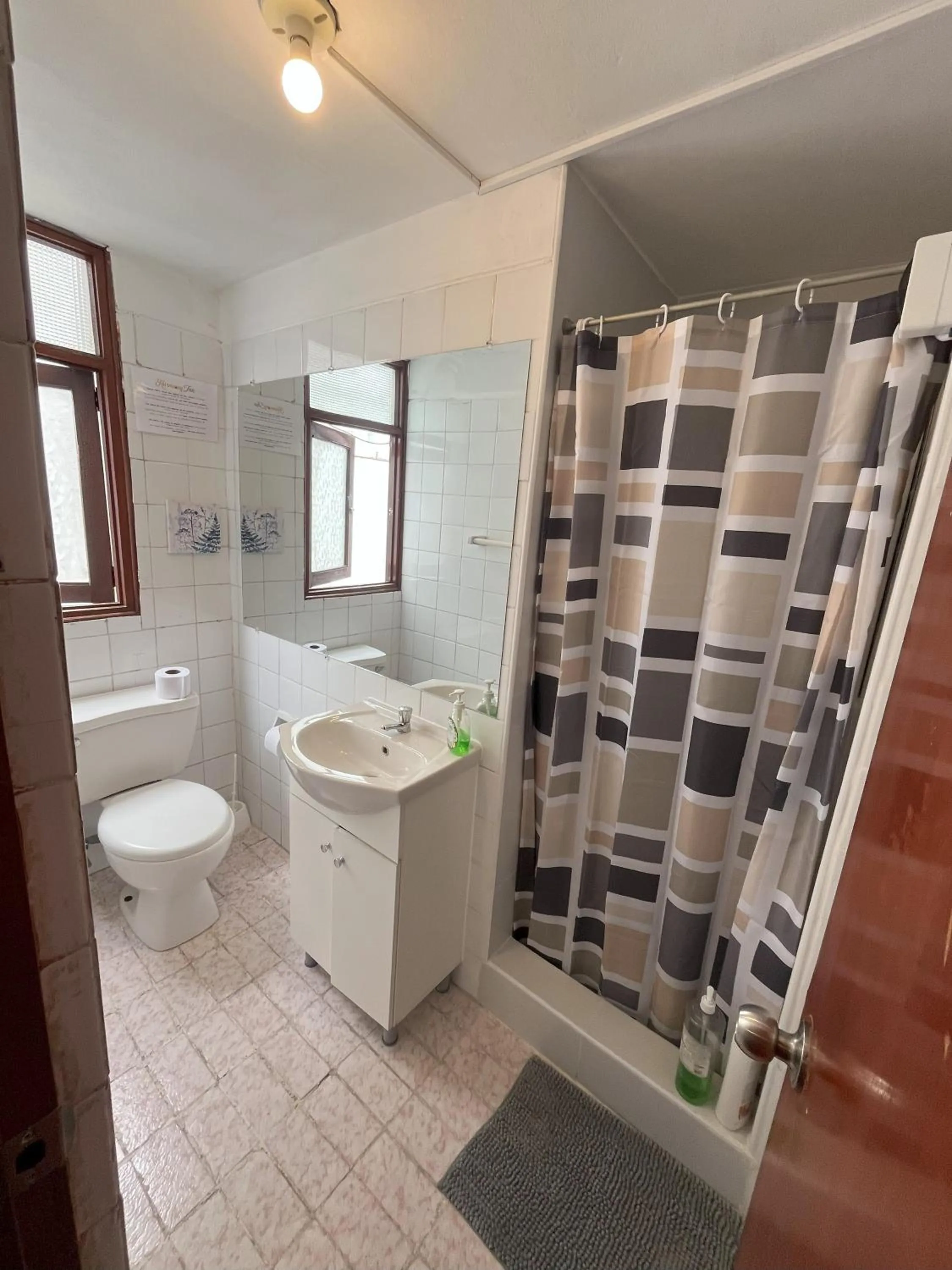 Shower in Harmony Inn Miraflores