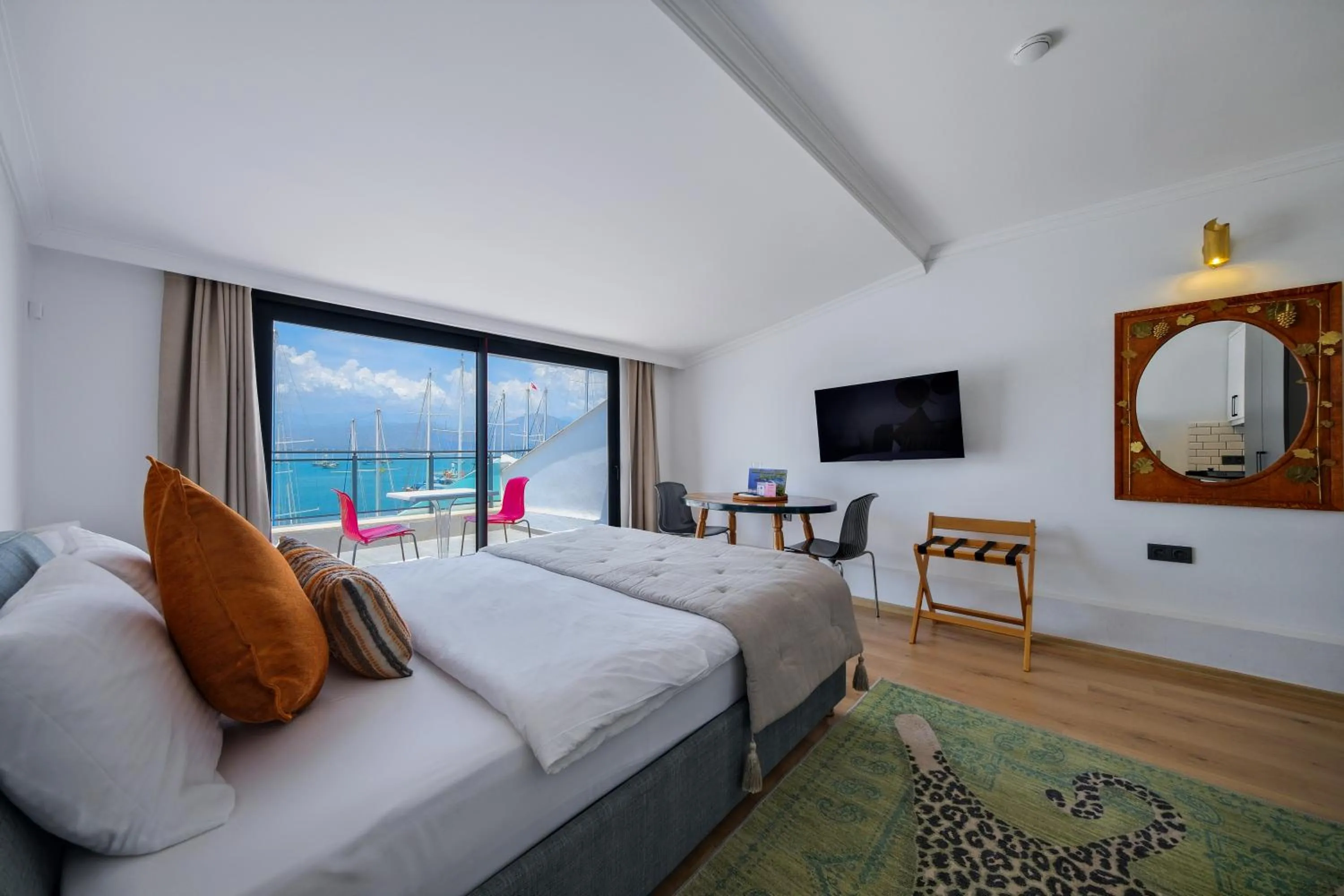 Bed in Körfez Residence