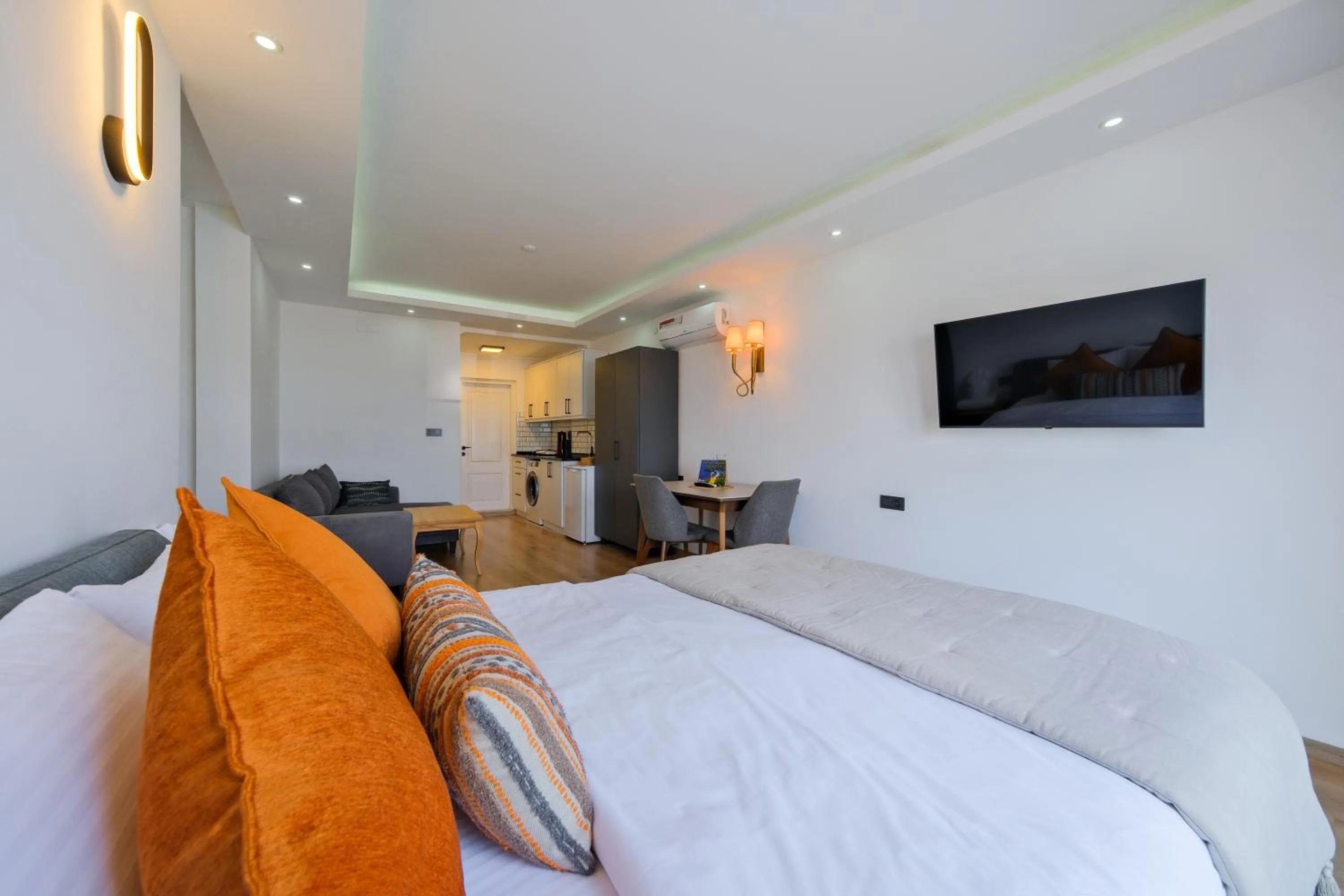 Photo of the whole room, Bed in Körfez Residence