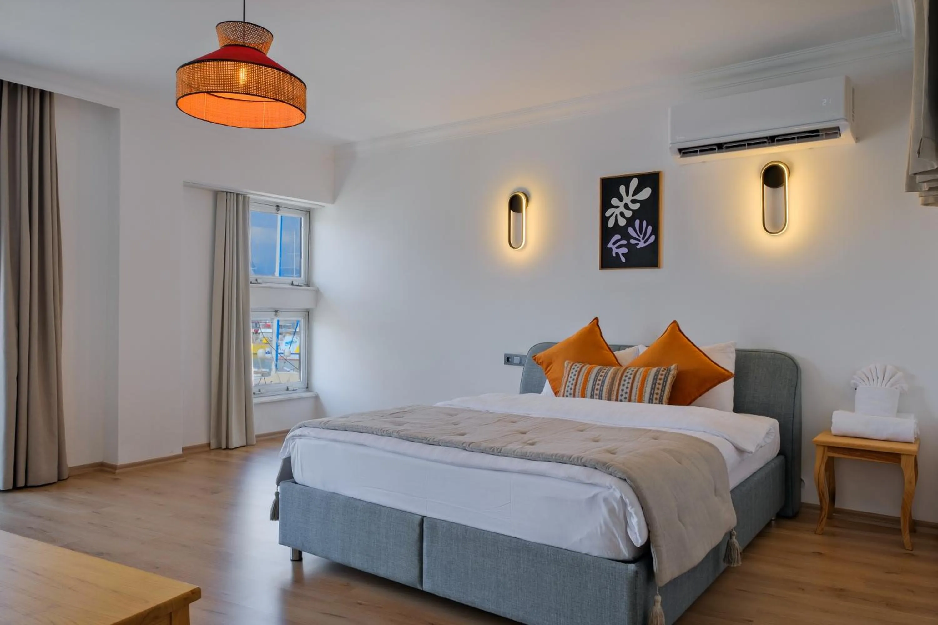 Bed in Körfez Residence