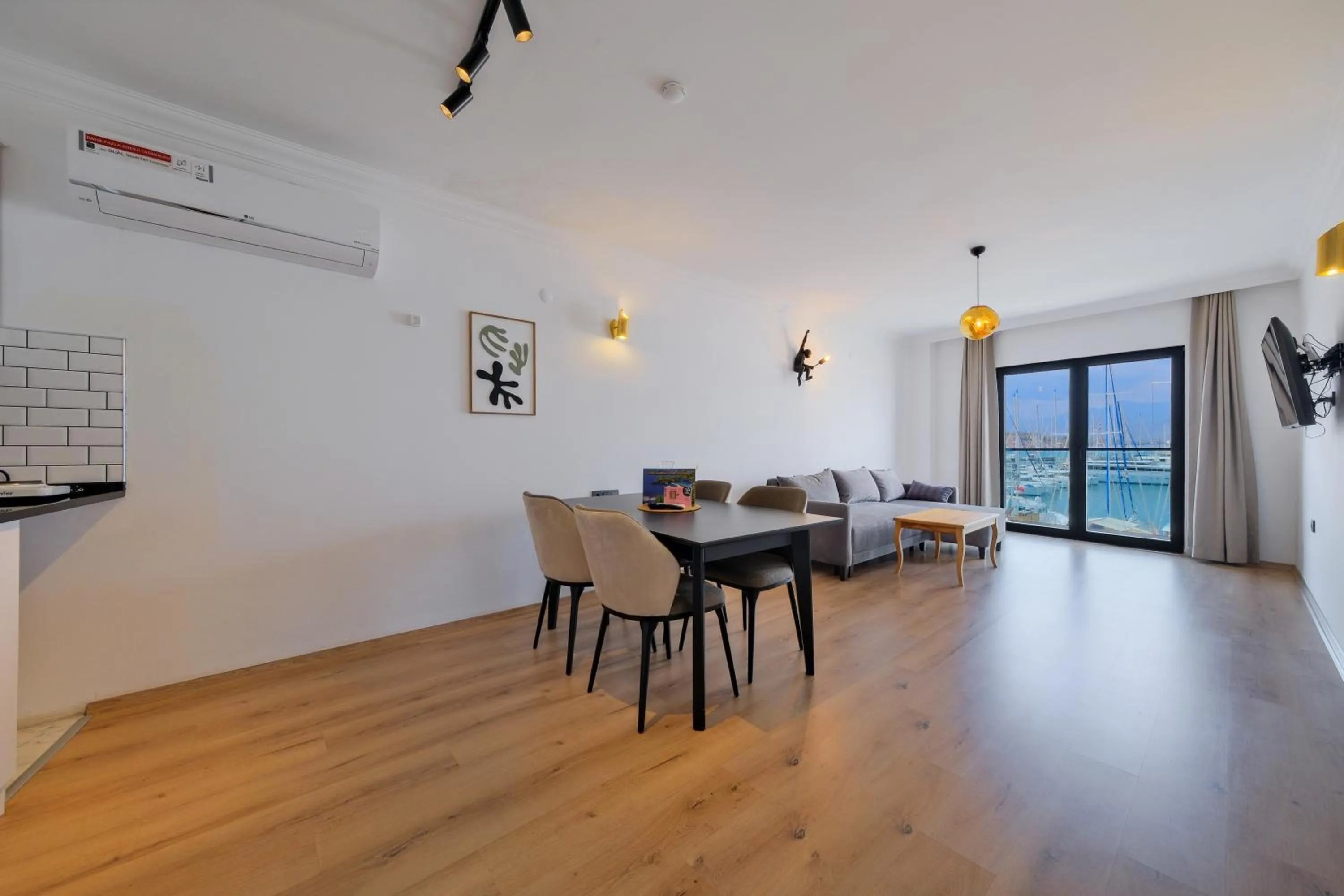 Seating area in Körfez Residence