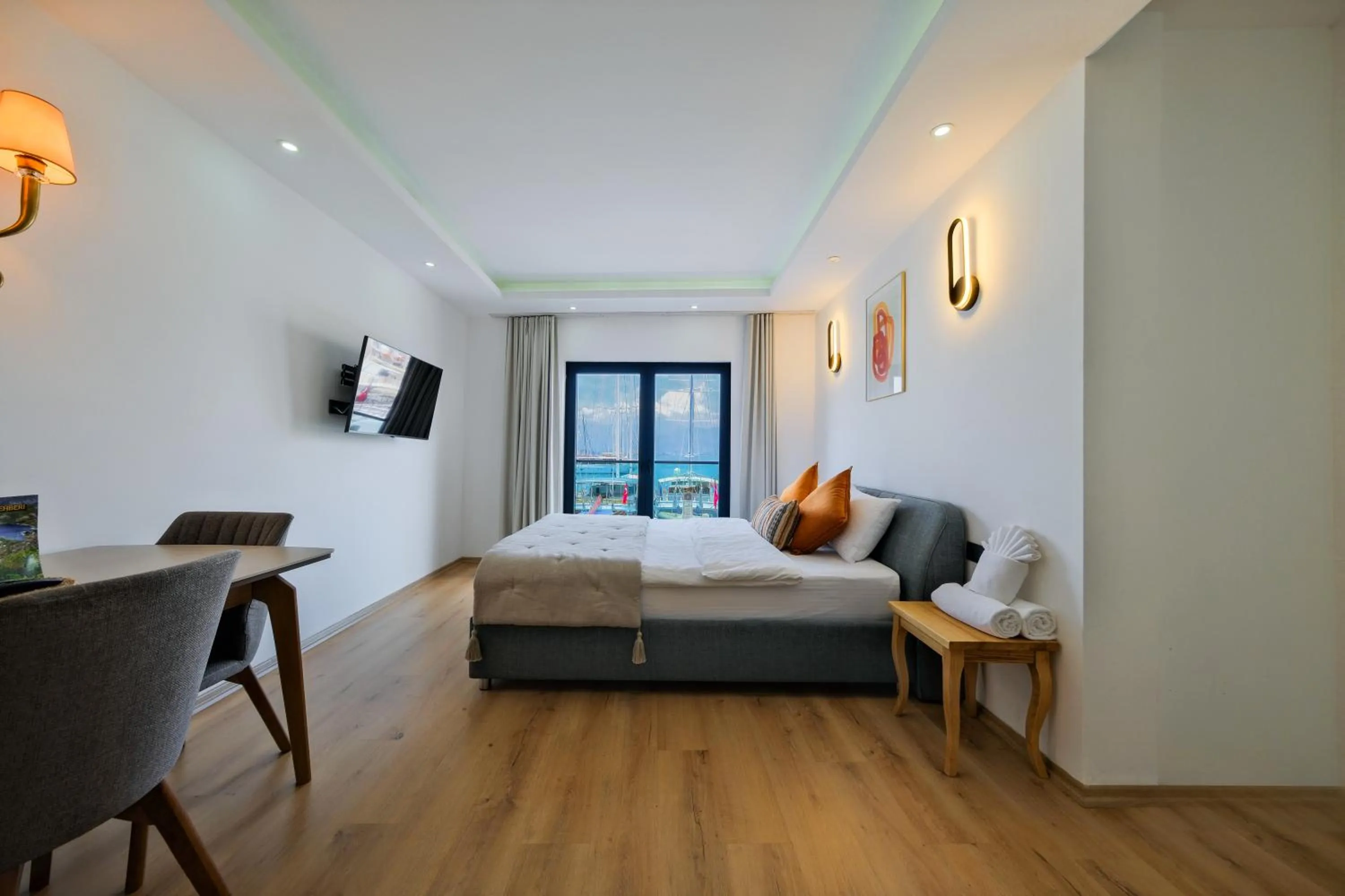 Bed in Körfez Residence